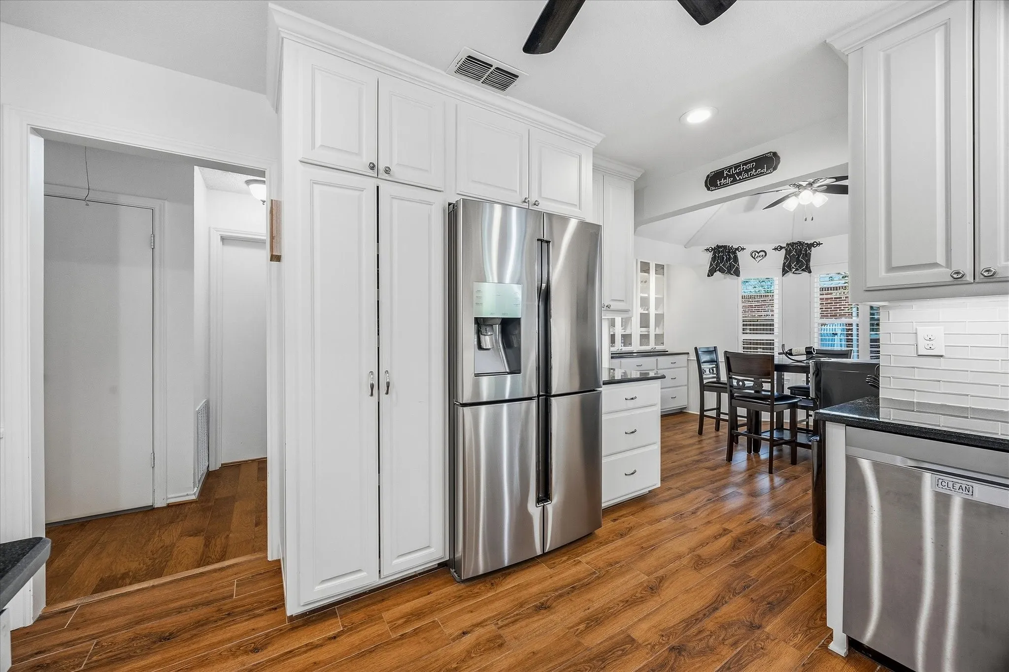 Single Family Residence For Sale in Dallas County , 106 Barnes Bridge Road, Sunnyvale, Texas 75182, 4 Bedroom, 3 Bathroom, 2 Garage spaces, 2,692 Sqft, built in 1986, mls#21392597, Real Estate Agent in Sunnyvale, Homes For Sale in Dallas county, Homes For Sale in Sunnyvale, Realtor in Sunnyvale Texas, Real Estate Brokerage Independent Realty Texas, Luminita Cordes Realtor