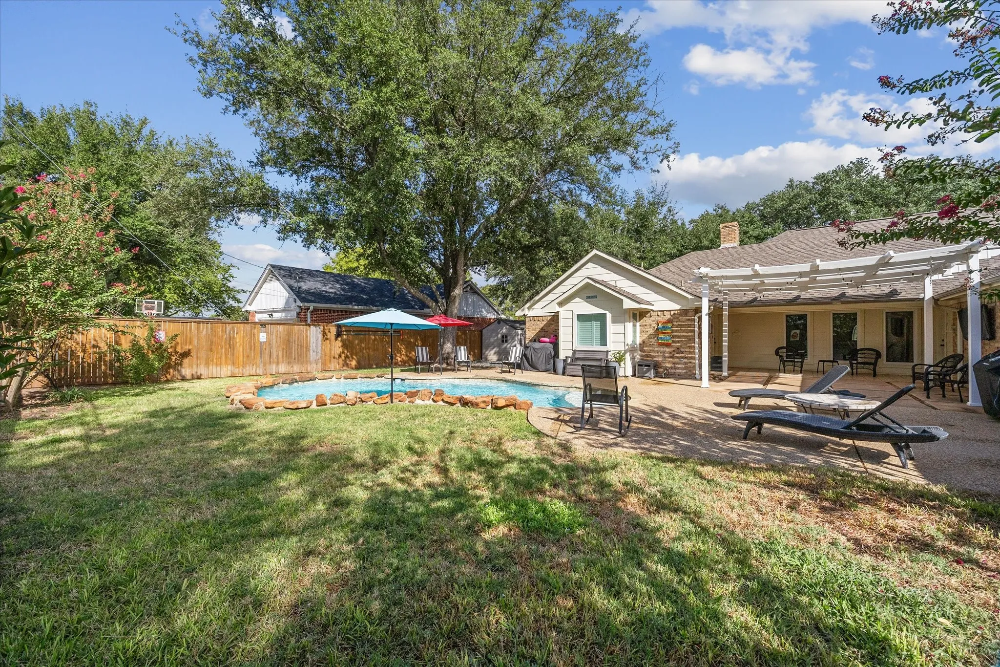 Single Family Residence For Sale in Dallas County , 106 Barnes Bridge Road, Sunnyvale, Texas 75182, 4 Bedroom, 3 Bathroom, 2 Garage spaces, 2,692 Sqft, built in 1986, mls#21392597, Real Estate Agent in Sunnyvale, Homes For Sale in Dallas county, Homes For Sale in Sunnyvale, Realtor in Sunnyvale Texas, Real Estate Brokerage Independent Realty Texas, Luminita Cordes Realtor