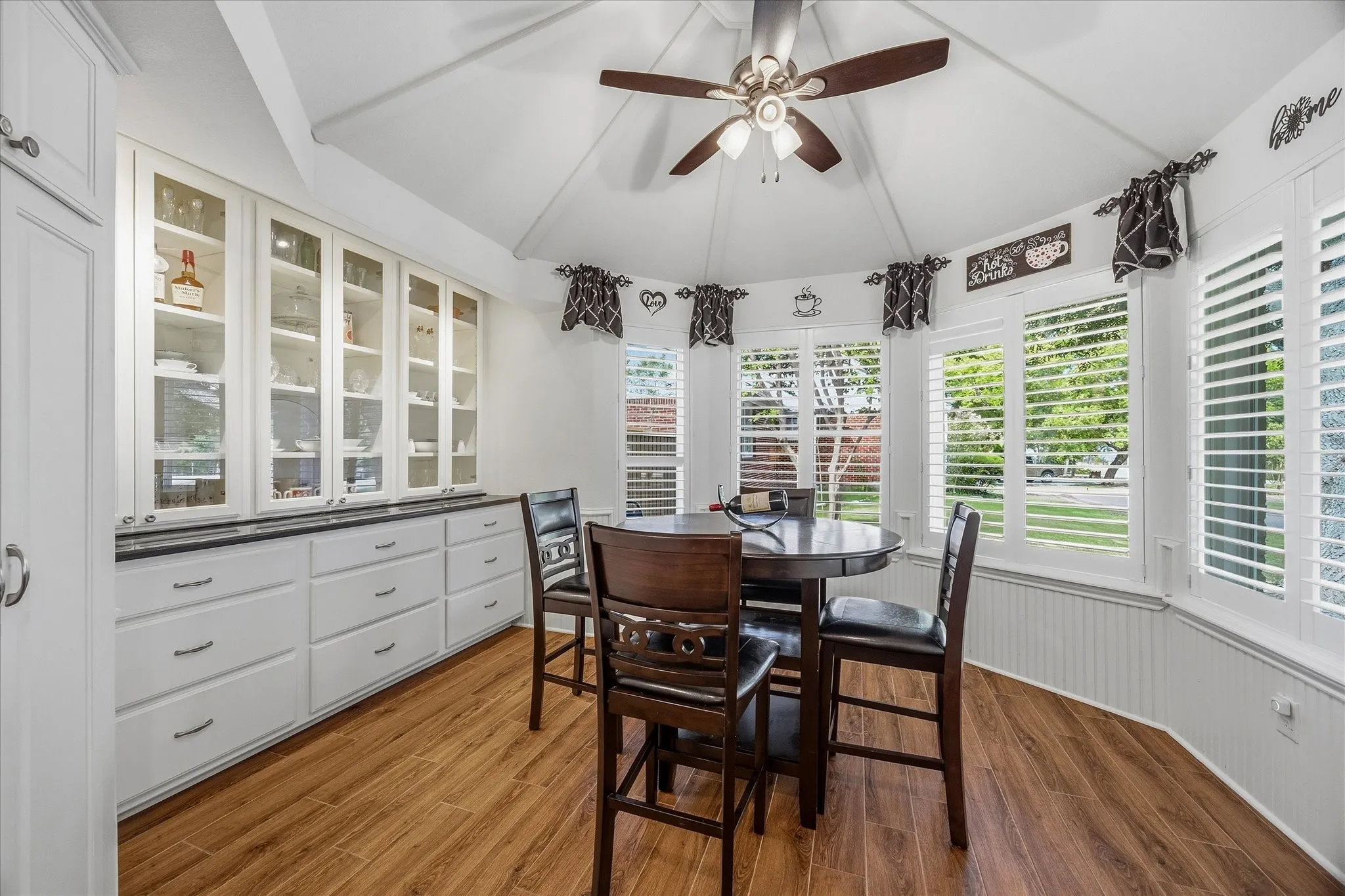 Single Family Residence For Sale in Dallas County , 106 Barnes Bridge Road, Sunnyvale, Texas 75182, 4 Bedroom, 3 Bathroom, 2 Garage spaces, 2,692 Sqft, built in 1986, mls#21392597, Real Estate Agent in Sunnyvale, Homes For Sale in Dallas county, Homes For Sale in Sunnyvale, Realtor in Sunnyvale Texas, Real Estate Brokerage Independent Realty Texas, Luminita Cordes Realtor