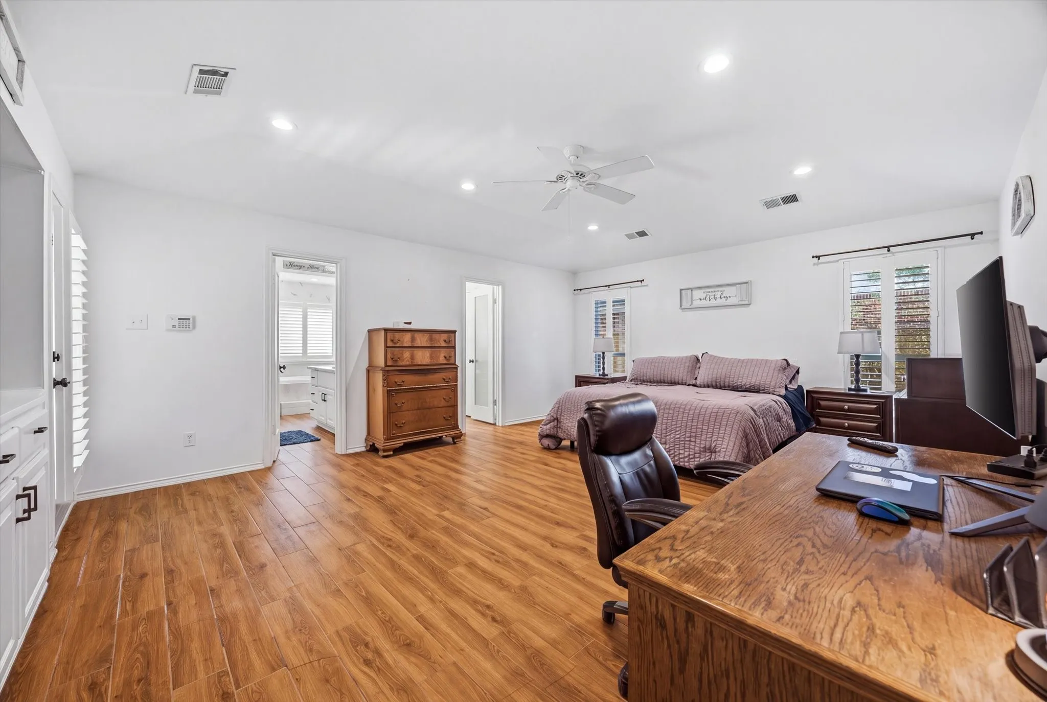 Single Family Residence For Sale in Dallas County , 106 Barnes Bridge Road, Sunnyvale, Texas 75182, 4 Bedroom, 3 Bathroom, 2 Garage spaces, 2,692 Sqft, built in 1986, mls#21392597, Real Estate Agent in Sunnyvale, Homes For Sale in Dallas county, Homes For Sale in Sunnyvale, Realtor in Sunnyvale Texas, Real Estate Brokerage Independent Realty Texas, Luminita Cordes Realtor