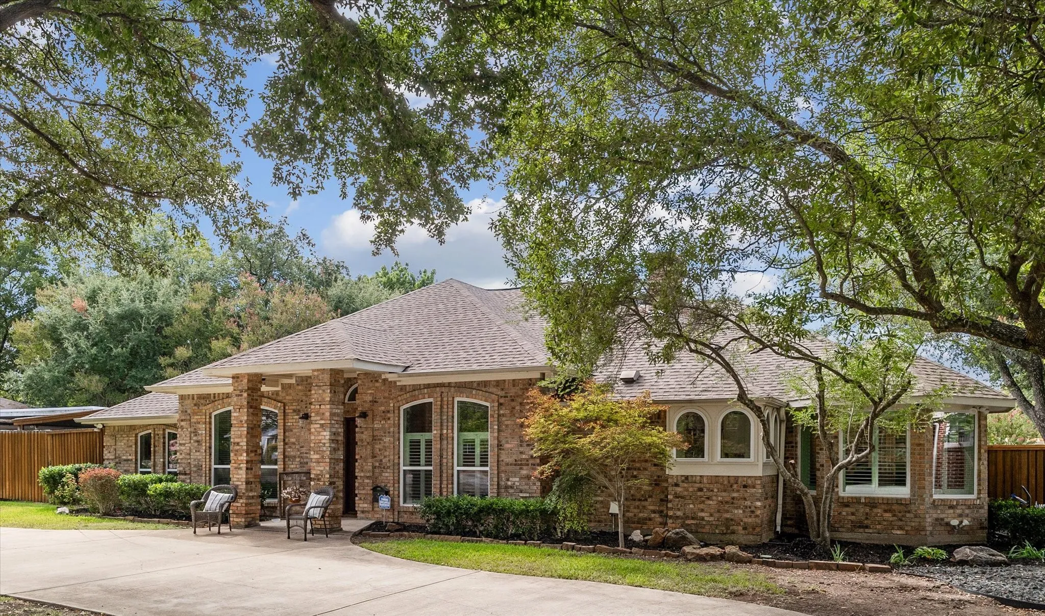 Single Family Residence For Sale in Dallas County , 106 Barnes Bridge Road, Sunnyvale, Texas 75182, 4 Bedroom, 3 Bathroom, 2 Garage spaces, 2,692 Sqft, built in 1986, mls#21392597, Real Estate Agent in Sunnyvale, Homes For Sale in Dallas county, Homes For Sale in Sunnyvale, Realtor in Sunnyvale Texas, Real Estate Brokerage Independent Realty Texas, Luminita Cordes Realtor