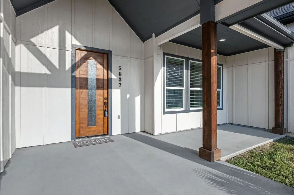 Single Family Residence For Sale in Tarrant County , 5637 Pollys Way, Fort Worth, Texas 76126, 3 Bedroom, 4 Bathroom, 2 Garage spaces, 2,535 Sqft, built in 2023, mls#21390878, Real Estate Agent in Fort Worth, Homes For Sale in Tarrant county, Homes For Sale in Fort Worth, Realtor in Fort Worth Texas, Real Estate Brokerage Independent Realty Texas, Luminita Cordes Realtor
