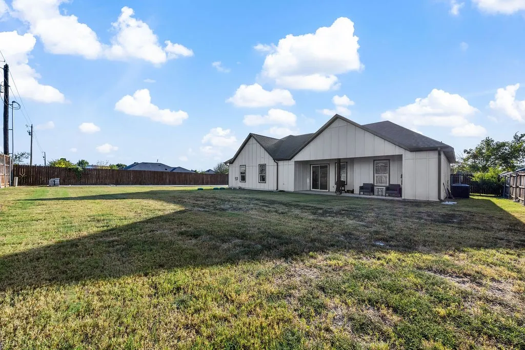 Single Family Residence For Sale in Tarrant County , 5637 Pollys Way, Fort Worth, Texas 76126, 3 Bedroom, 4 Bathroom, 2 Garage spaces, 2,535 Sqft, built in 2023, mls#21390878, Real Estate Agent in Fort Worth, Homes For Sale in Tarrant county, Homes For Sale in Fort Worth, Realtor in Fort Worth Texas, Real Estate Brokerage Independent Realty Texas, Luminita Cordes Realtor