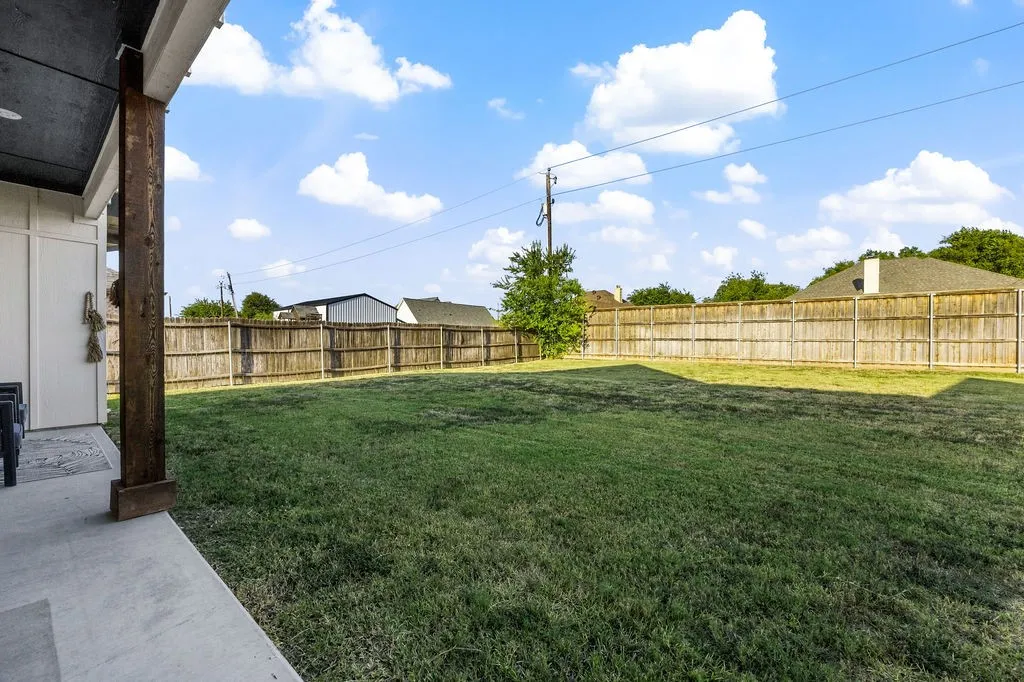 Single Family Residence For Sale in Tarrant County , 5637 Pollys Way, Fort Worth, Texas 76126, 3 Bedroom, 4 Bathroom, 2 Garage spaces, 2,535 Sqft, built in 2023, mls#21390878, Real Estate Agent in Fort Worth, Homes For Sale in Tarrant county, Homes For Sale in Fort Worth, Realtor in Fort Worth Texas, Real Estate Brokerage Independent Realty Texas, Luminita Cordes Realtor