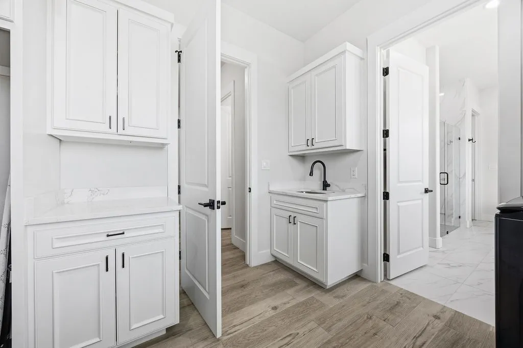 Single Family Residence For Sale in Tarrant County , 5637 Pollys Way, Fort Worth, Texas 76126, 3 Bedroom, 4 Bathroom, 2 Garage spaces, 2,535 Sqft, built in 2023, mls#21390878, Real Estate Agent in Fort Worth, Homes For Sale in Tarrant county, Homes For Sale in Fort Worth, Realtor in Fort Worth Texas, Real Estate Brokerage Independent Realty Texas, Luminita Cordes Realtor
