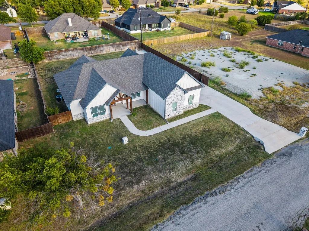 Single Family Residence For Sale in Tarrant County , 5637 Pollys Way, Fort Worth, Texas 76126, 3 Bedroom, 4 Bathroom, 2 Garage spaces, 2,535 Sqft, built in 2023, mls#21390878, Real Estate Agent in Fort Worth, Homes For Sale in Tarrant county, Homes For Sale in Fort Worth, Realtor in Fort Worth Texas, Real Estate Brokerage Independent Realty Texas, Luminita Cordes Realtor