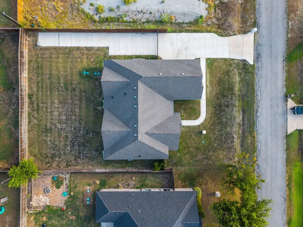 Single Family Residence For Sale in Tarrant County , 5637 Pollys Way, Fort Worth, Texas 76126, 3 Bedroom, 4 Bathroom, 2 Garage spaces, 2,535 Sqft, built in 2023, mls#21390878, Real Estate Agent in Fort Worth, Homes For Sale in Tarrant county, Homes For Sale in Fort Worth, Realtor in Fort Worth Texas, Real Estate Brokerage Independent Realty Texas, Luminita Cordes Realtor