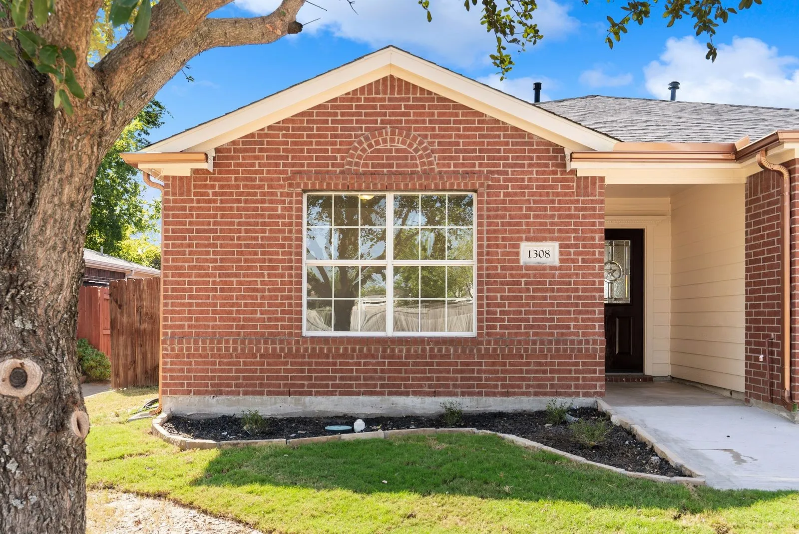Single Family Residence For Rent in Grayson County , 1308 Pintail Drive, Sherman, Texas 75092, 3 Bedroom, 2 Bathroom, 2 Garage spaces, 1,402 Sqft, built in 2007, mls#21393721, Real Estate Agent in Sherman, Homes For Rent in Grayson county, Homes For Rent in Sherman, Realtor in Sherman Texas, Real Estate Brokerage Independent Realty Texas, Luminita Cordes Realtor