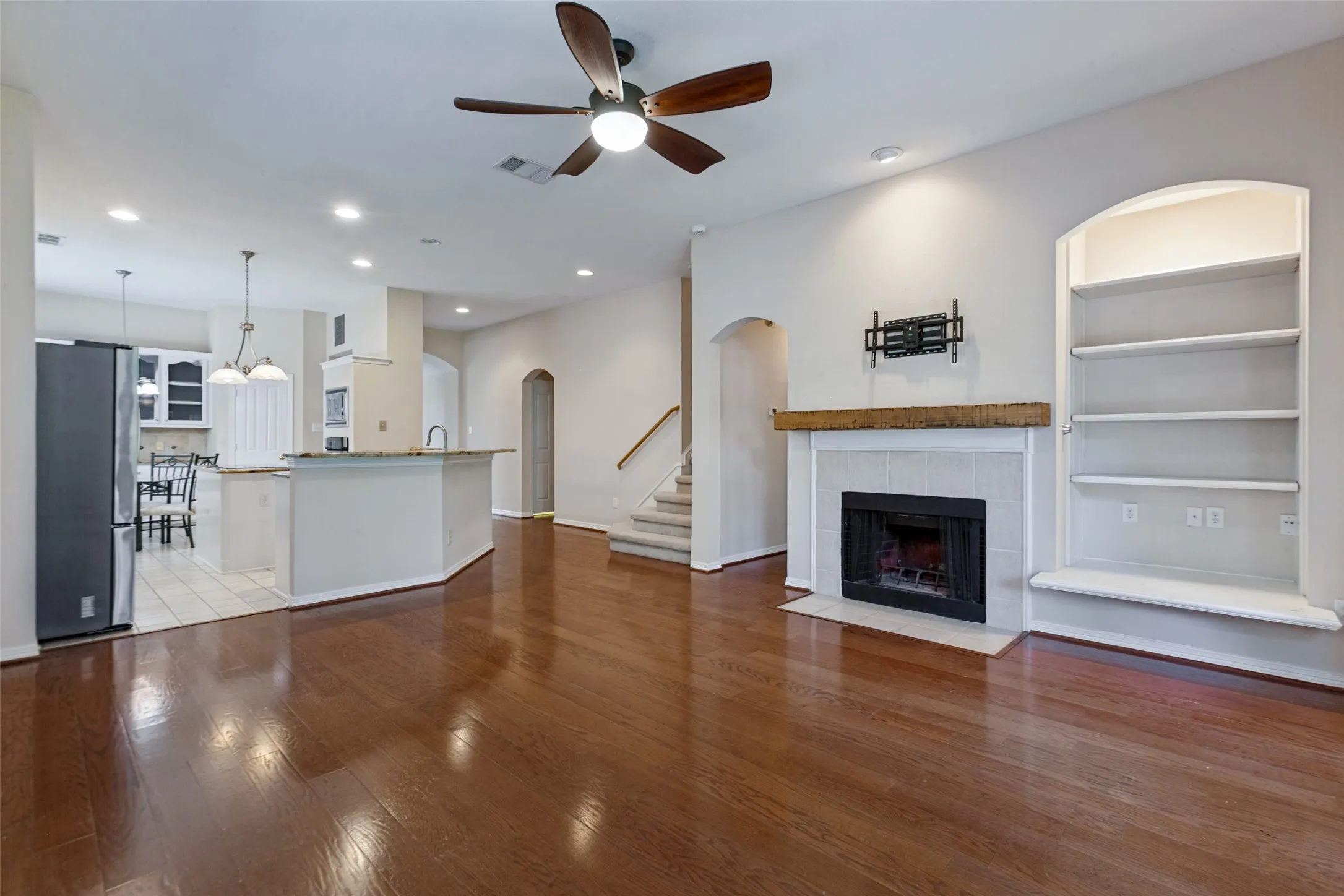 Family Room, Breakfast Bar
