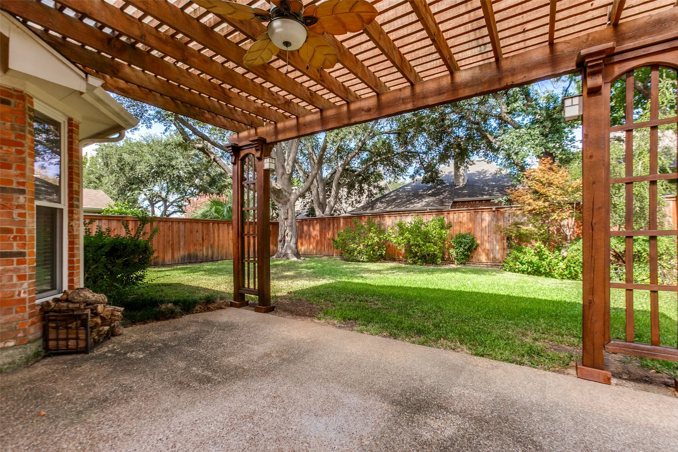 Single Family Residence For Sale in Dallas County , 1740 Glenlivet Drive, Dallas, Texas 75218, 4 Bedroom, 3 Bathroom, 2 Garage spaces, 2,216 Sqft, built in 1999, mls#21392675, Real Estate Agent in Dallas, Homes For Sale in Dallas county, Homes For Sale in Dallas, Realtor in Dallas Texas, Real Estate Brokerage Independent Realty Texas, Luminita Cordes Realtor