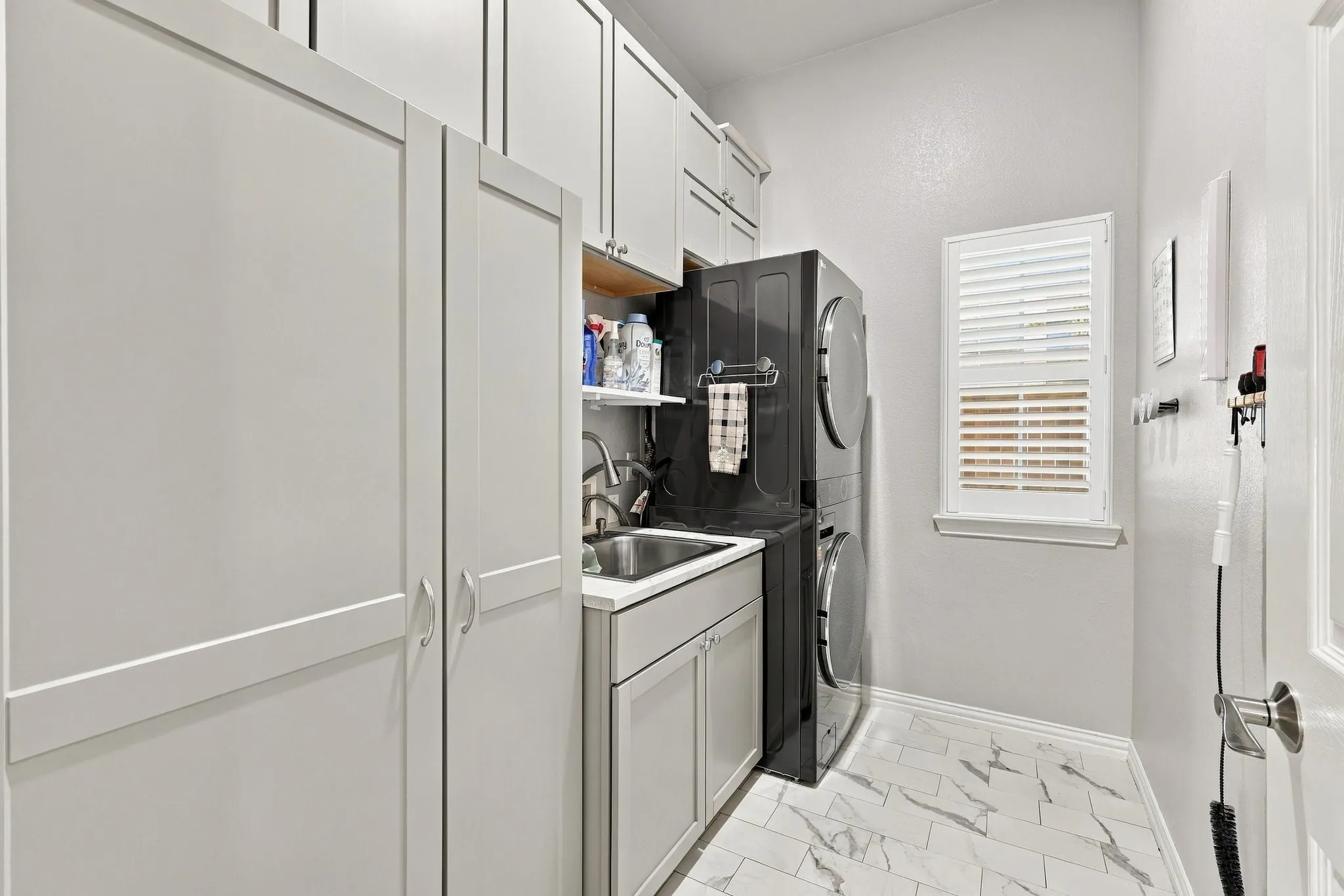 Single Family Residence For Sale in Tarrant County , 8628 Lantana Drive, North Richland Hills, Texas 76180, 3 Bedroom, 2 Bathroom, 2 Garage spaces, 2,480 Sqft, built in 2006, mls#21393432, Real Estate Agent in North Richland Hills, Homes For Sale in Tarrant county, Homes For Sale in North Richland Hills, Realtor in North Richland Hills Texas, Real Estate Brokerage Independent Realty Texas, Luminita Cordes Realtor