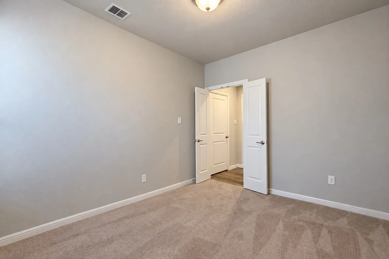 Single Family Residence For Sale in Denton County , 2401 Mockingbird Court, Northlake, Texas 76247, 4 Bedroom, 3 Bathroom, 2 Garage spaces, 2,743 Sqft, built in 2019, mls#21393727, Real Estate Agent in Northlake, Homes For Sale in Denton county, Homes For Sale in Northlake, Realtor in Northlake Texas, Real Estate Brokerage Independent Realty Texas, Luminita Cordes Realtor