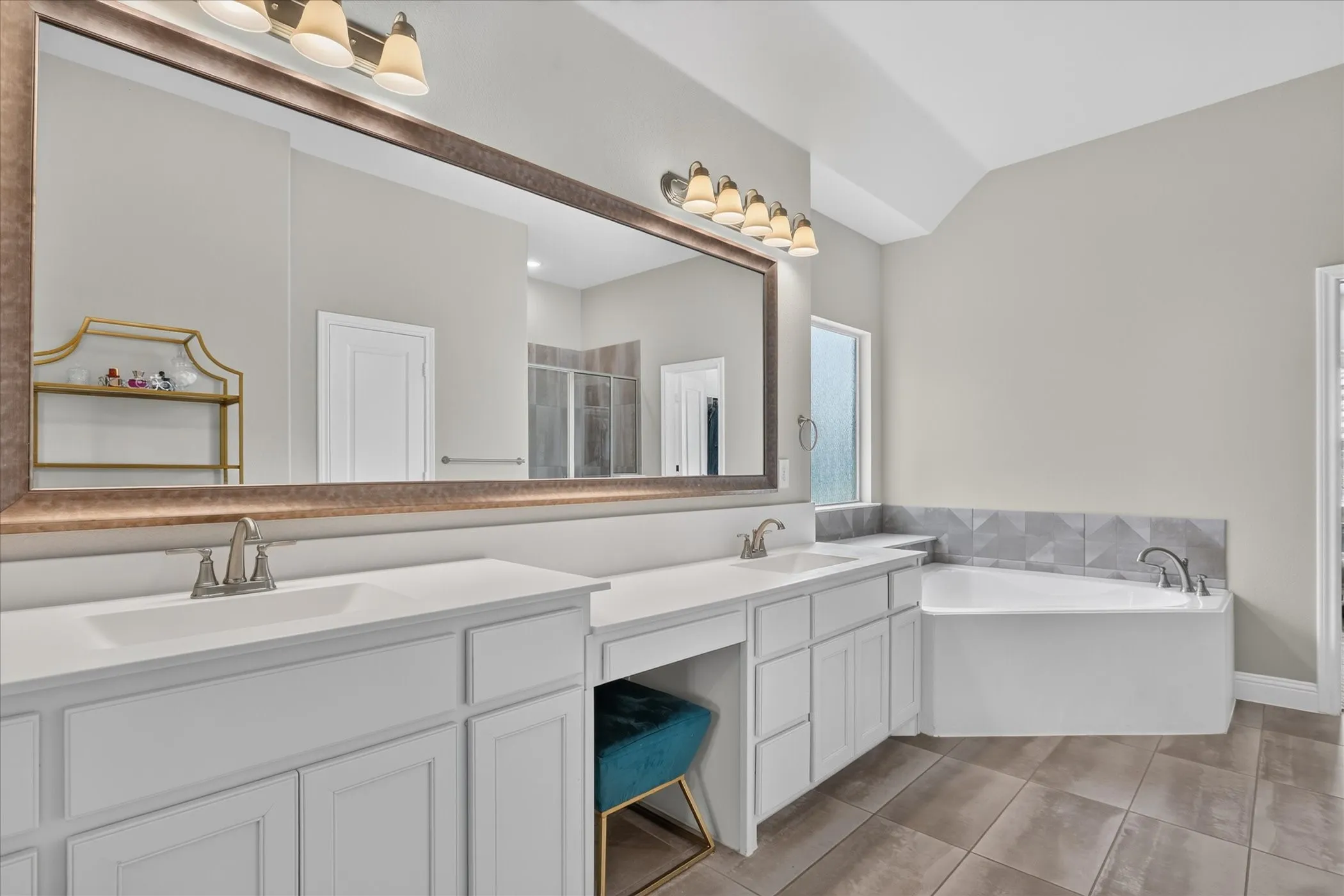 Single Family Residence For Sale in Johnson County , 1070 Mickelson Drive, Granbury, Texas 76048, 3 Bedroom, 2 Bathroom, 2 Garage spaces, 2,313 Sqft, built in 2022, mls#21391838, Real Estate Agent in Granbury, Homes For Sale in Johnson county, Homes For Sale in Granbury, Realtor in Granbury Texas, Real Estate Brokerage Independent Realty Texas, Luminita Cordes Realtor