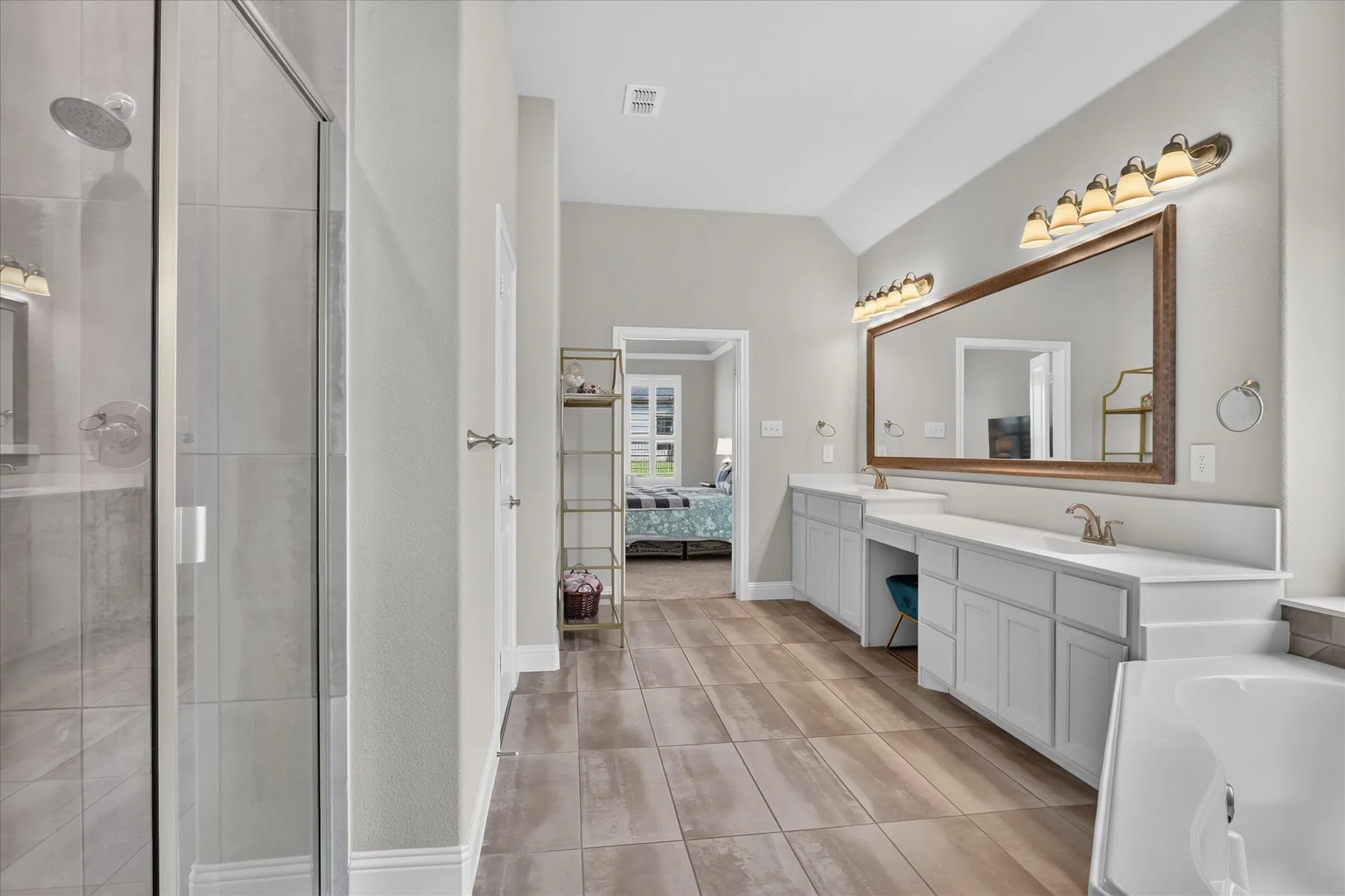 Single Family Residence For Sale in Johnson County , 1070 Mickelson Drive, Granbury, Texas 76048, 3 Bedroom, 2 Bathroom, 2 Garage spaces, 2,313 Sqft, built in 2022, mls#21391838, Real Estate Agent in Granbury, Homes For Sale in Johnson county, Homes For Sale in Granbury, Realtor in Granbury Texas, Real Estate Brokerage Independent Realty Texas, Luminita Cordes Realtor