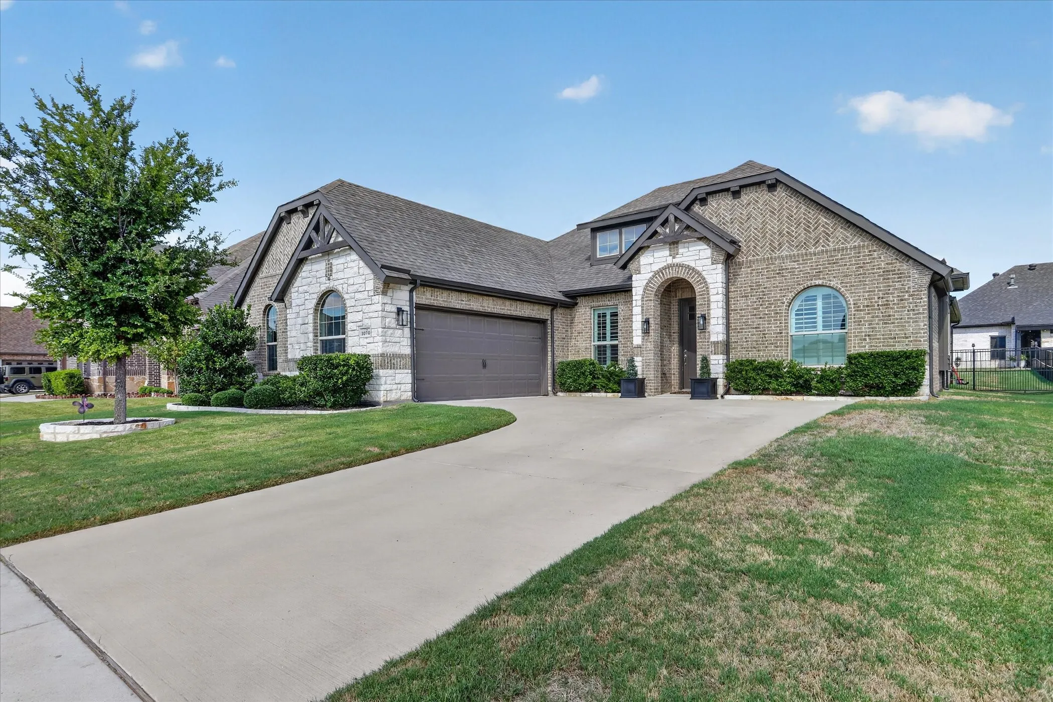 Single Family Residence For Sale in Johnson County , 1070 Mickelson Drive, Granbury, Texas 76048, 3 Bedroom, 2 Bathroom, 2 Garage spaces, 2,313 Sqft, built in 2022, mls#21391838, Real Estate Agent in Granbury, Homes For Sale in Johnson county, Homes For Sale in Granbury, Realtor in Granbury Texas, Real Estate Brokerage Independent Realty Texas, Luminita Cordes Realtor