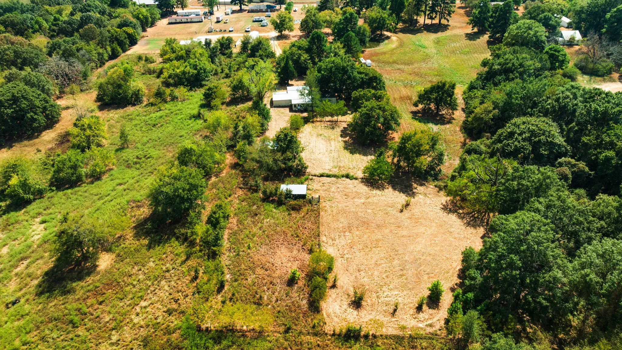 Single Family Residence For Sale in Lamar County , 148 County Road 35950, Arthur City, Texas 75411, 3 Bedroom, 3 Bathroom, Garage spaces, 2,010 Sqft, built in 1997, mls#21392766, Real Estate Agent in Arthur City, Homes For Sale in Lamar county, Homes For Sale in Arthur City, Realtor in Arthur City Texas, Real Estate Brokerage Independent Realty Texas, Luminita Cordes Realtor