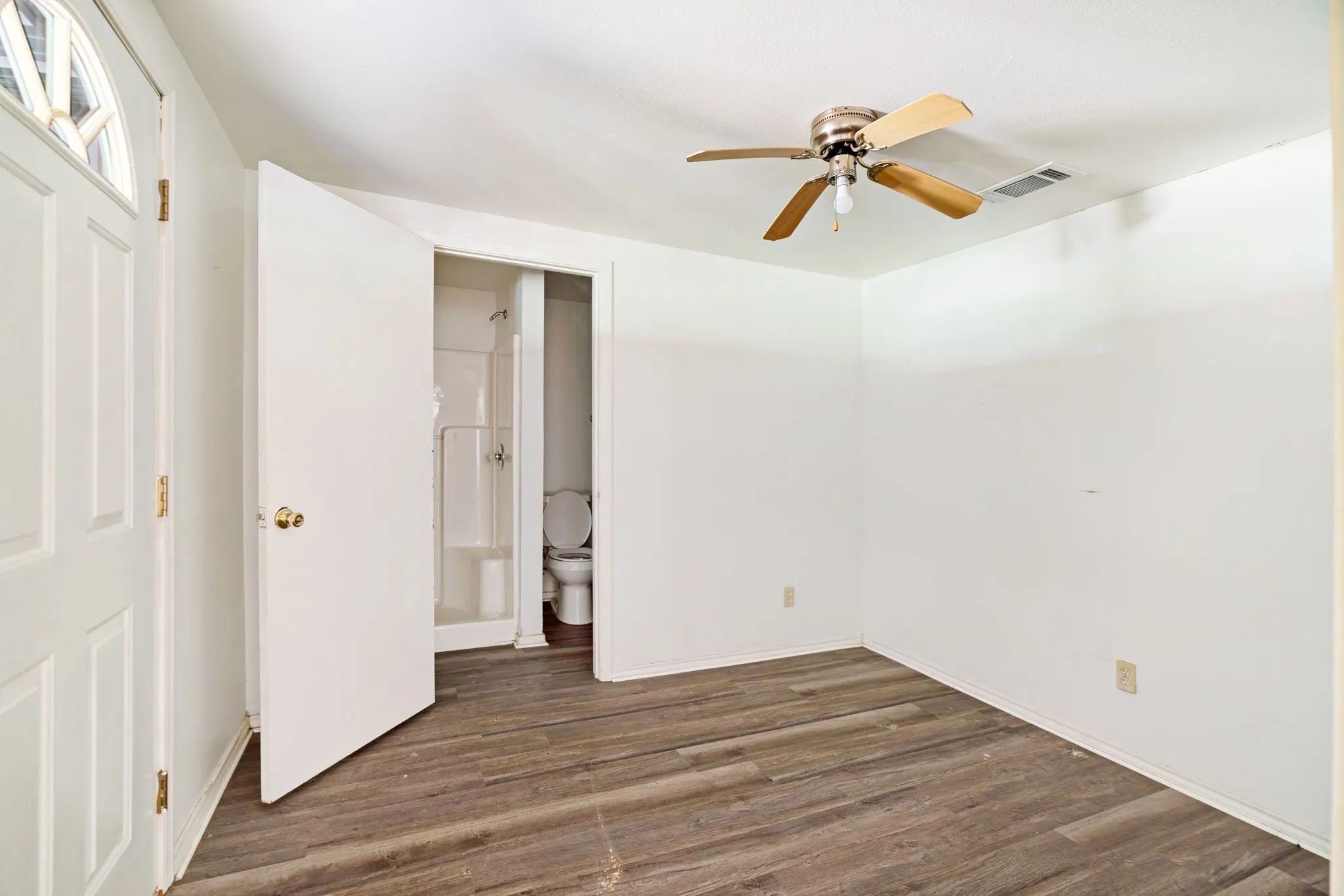 Third ensuite bedroom, split design for separation and privacy