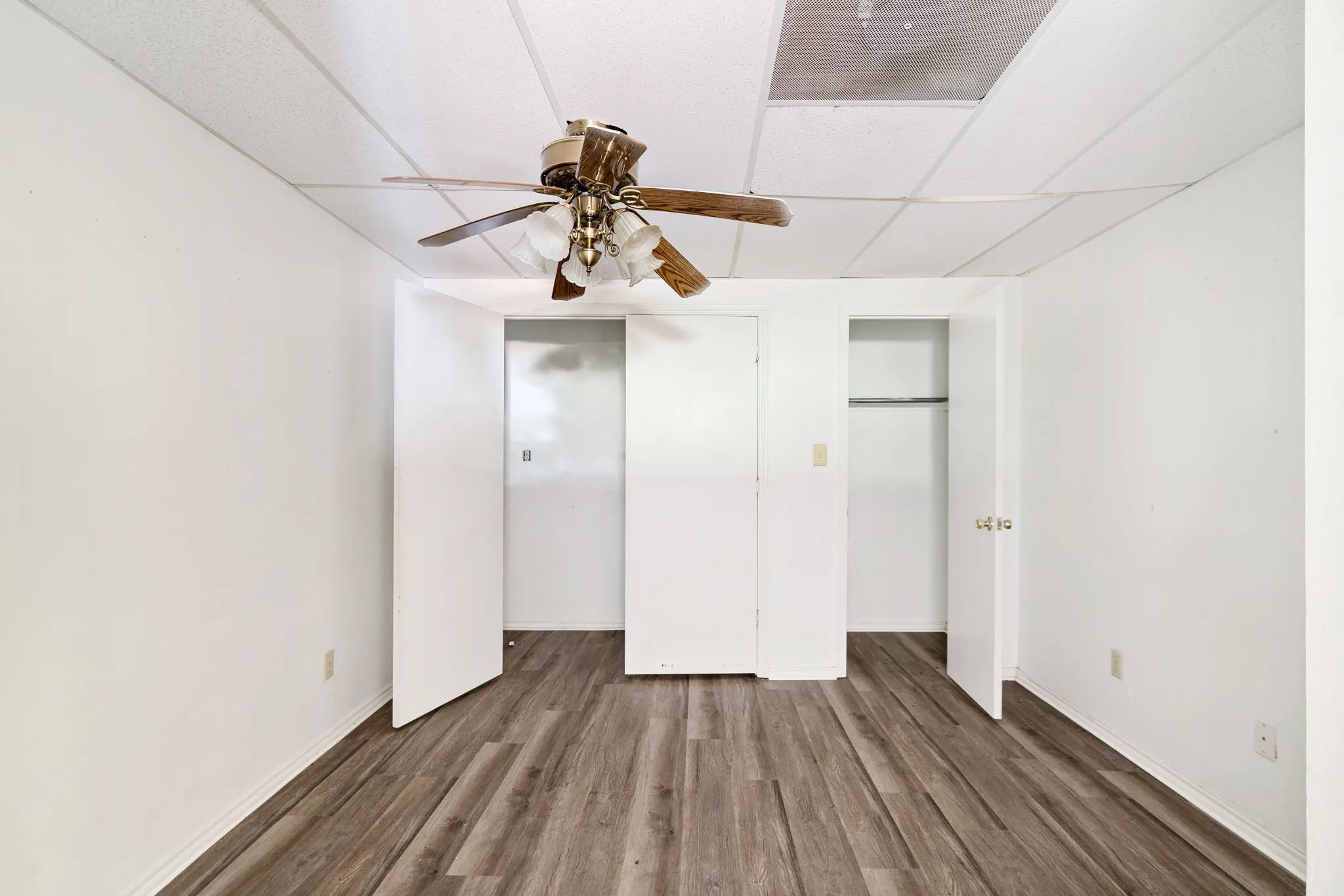 Flexible bonus space for office, hobbies, guests or additional living