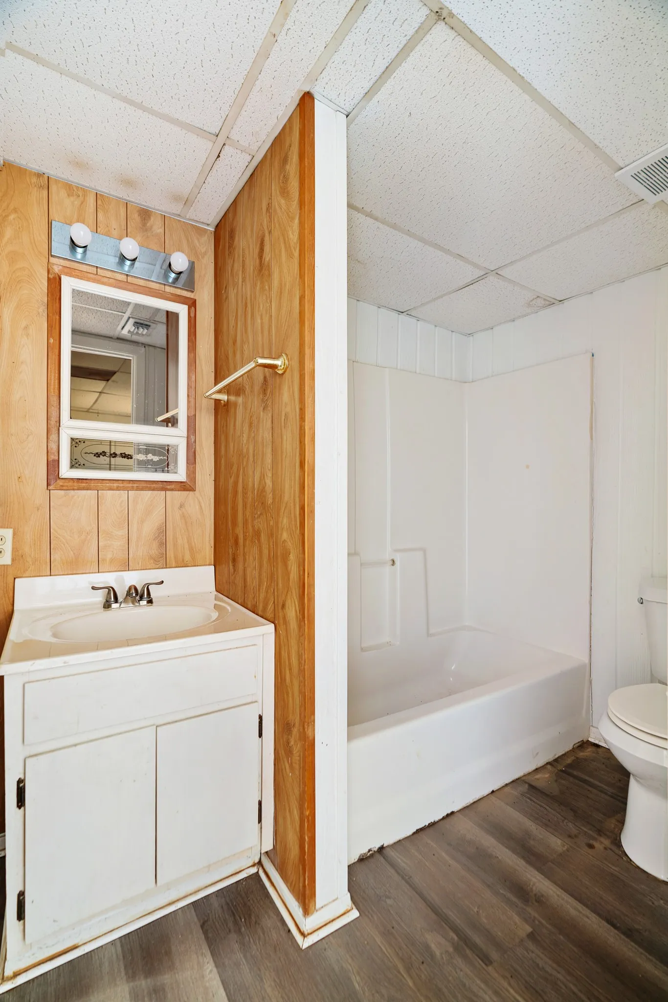 Additional full bath serves the flexible living arrangement with washer/dryer hookups