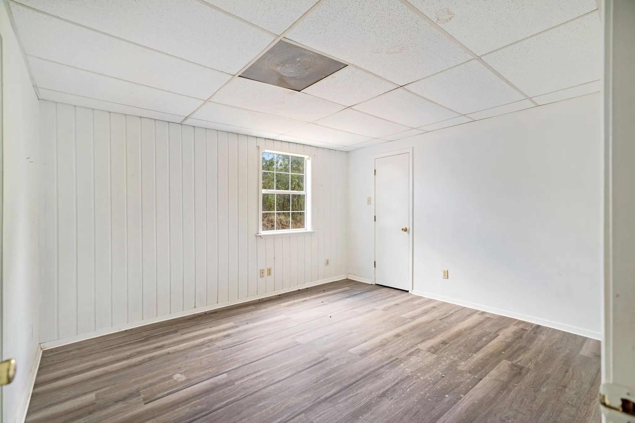Second large, ensuite bedroom