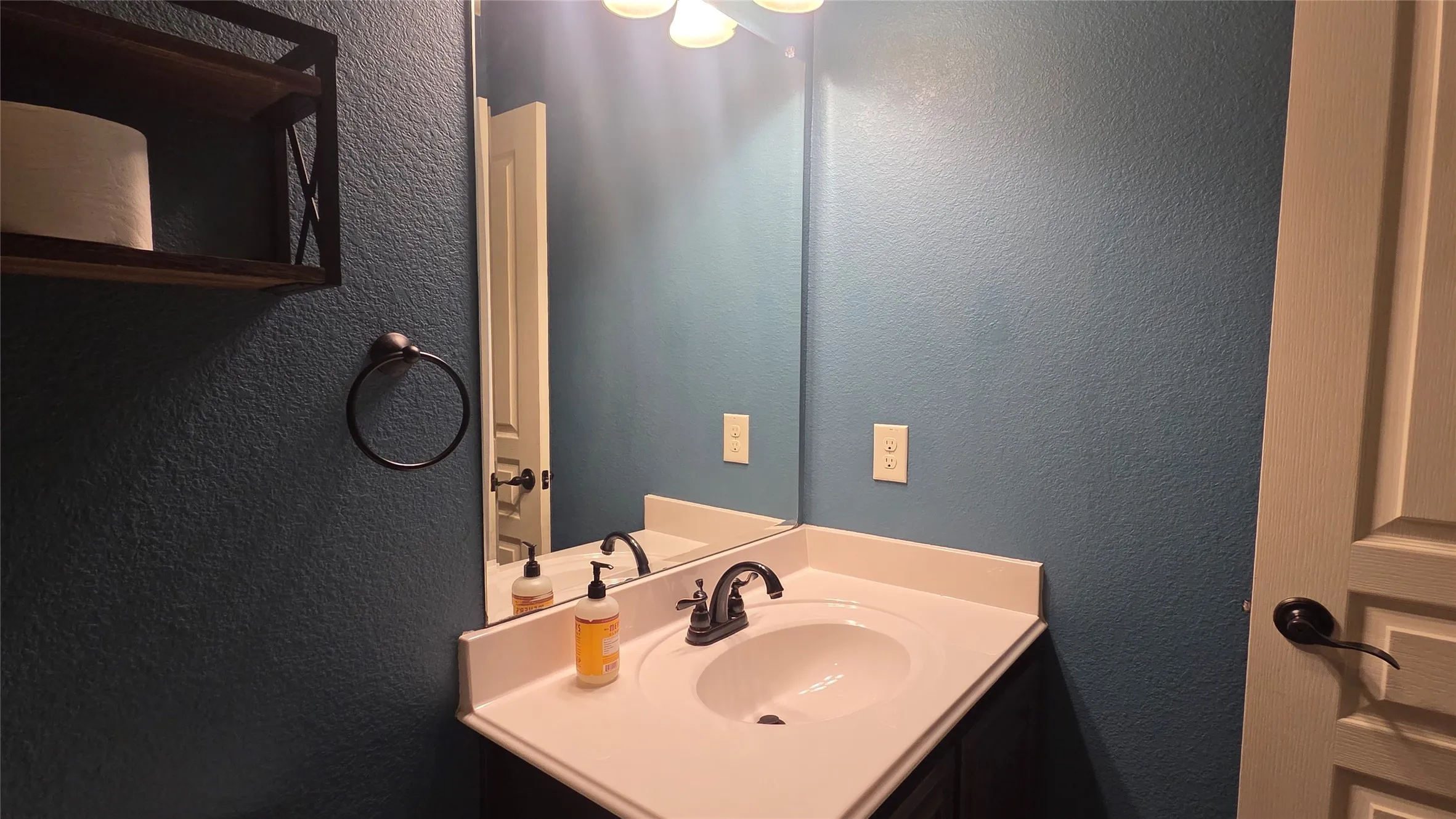 Single Family Residence For Rent in Collin County , 525 Bamborough Drive, Anna, Texas 75409, 4 Bedroom, 2 Bathroom, 2 Garage spaces, 2,045 Sqft, built in 2016, mls#21393728, Real Estate Agent in Anna, Homes For Rent in Collin county, Homes For Rent in Anna, Realtor in Anna Texas, Real Estate Brokerage Independent Realty Texas, Luminita Cordes Realtor