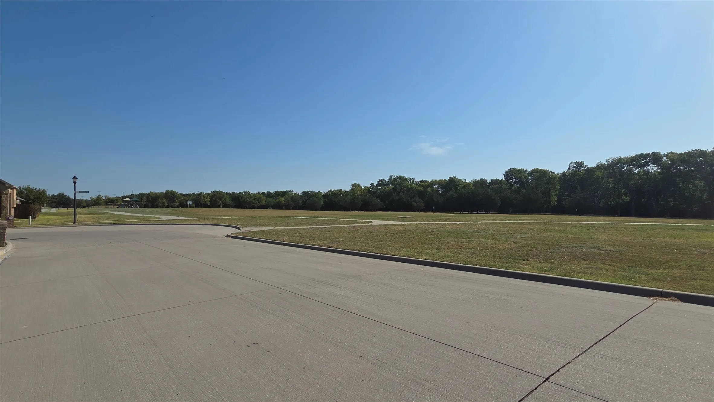 Single Family Residence For Rent in Collin County , 525 Bamborough Drive, Anna, Texas 75409, 4 Bedroom, 2 Bathroom, 2 Garage spaces, 2,045 Sqft, built in 2016, mls#21393728, Real Estate Agent in Anna, Homes For Rent in Collin county, Homes For Rent in Anna, Realtor in Anna Texas, Real Estate Brokerage Independent Realty Texas, Luminita Cordes Realtor