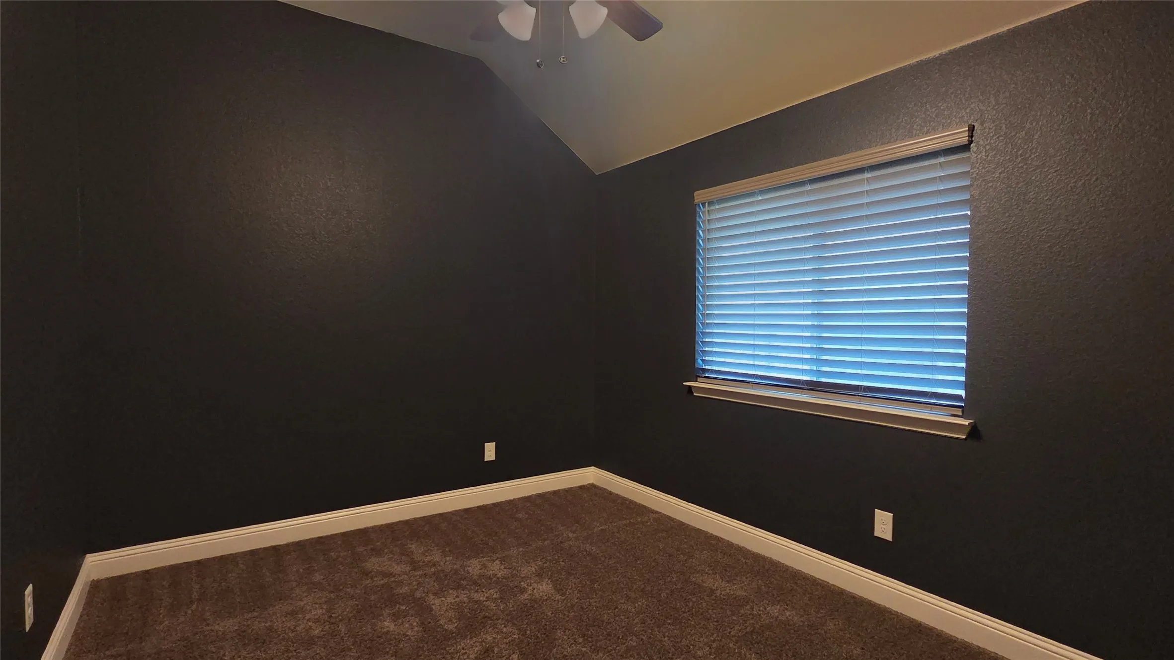 Single Family Residence For Rent in Collin County , 525 Bamborough Drive, Anna, Texas 75409, 4 Bedroom, 2 Bathroom, 2 Garage spaces, 2,045 Sqft, built in 2016, mls#21393728, Real Estate Agent in Anna, Homes For Rent in Collin county, Homes For Rent in Anna, Realtor in Anna Texas, Real Estate Brokerage Independent Realty Texas, Luminita Cordes Realtor
