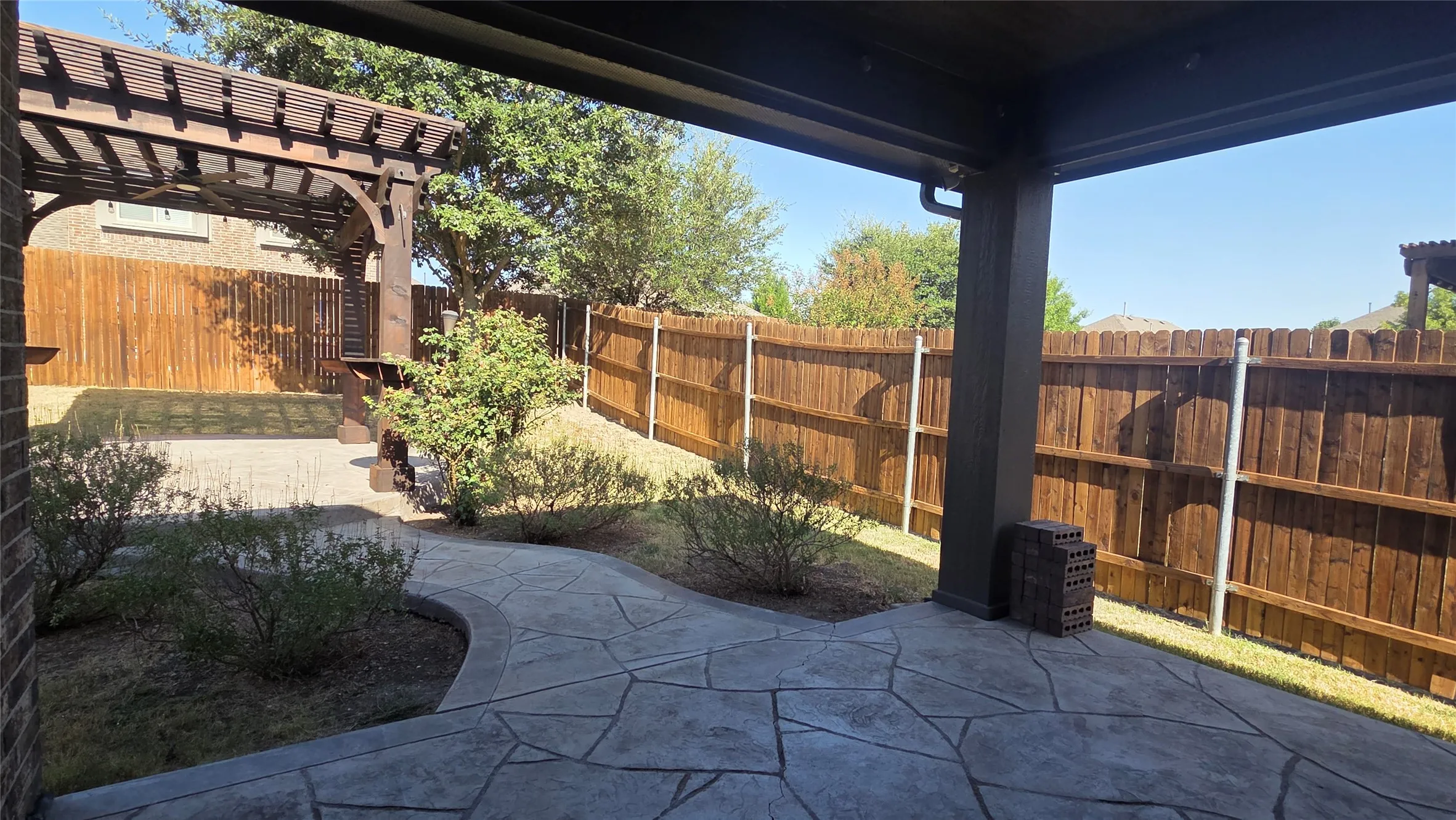 Single Family Residence For Rent in Collin County , 525 Bamborough Drive, Anna, Texas 75409, 4 Bedroom, 2 Bathroom, 2 Garage spaces, 2,045 Sqft, built in 2016, mls#21393728, Real Estate Agent in Anna, Homes For Rent in Collin county, Homes For Rent in Anna, Realtor in Anna Texas, Real Estate Brokerage Independent Realty Texas, Luminita Cordes Realtor