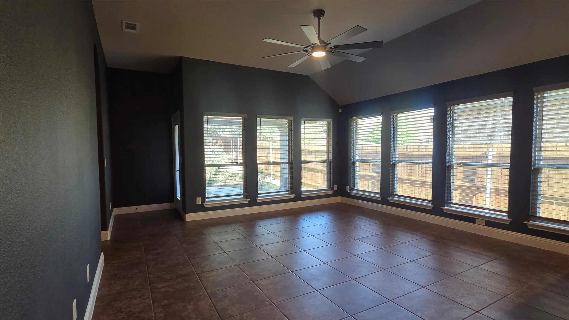 Single Family Residence For Rent in Collin County , 525 Bamborough Drive, Anna, Texas 75409, 4 Bedroom, 2 Bathroom, 2 Garage spaces, 2,045 Sqft, built in 2016, mls#21393728, Real Estate Agent in Anna, Homes For Rent in Collin county, Homes For Rent in Anna, Realtor in Anna Texas, Real Estate Brokerage Independent Realty Texas, Luminita Cordes Realtor
