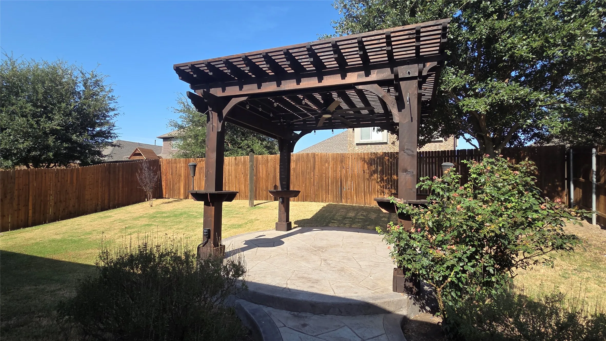 Single Family Residence For Rent in Collin County , 525 Bamborough Drive, Anna, Texas 75409, 4 Bedroom, 2 Bathroom, 2 Garage spaces, 2,045 Sqft, built in 2016, mls#21393728, Real Estate Agent in Anna, Homes For Rent in Collin county, Homes For Rent in Anna, Realtor in Anna Texas, Real Estate Brokerage Independent Realty Texas, Luminita Cordes Realtor