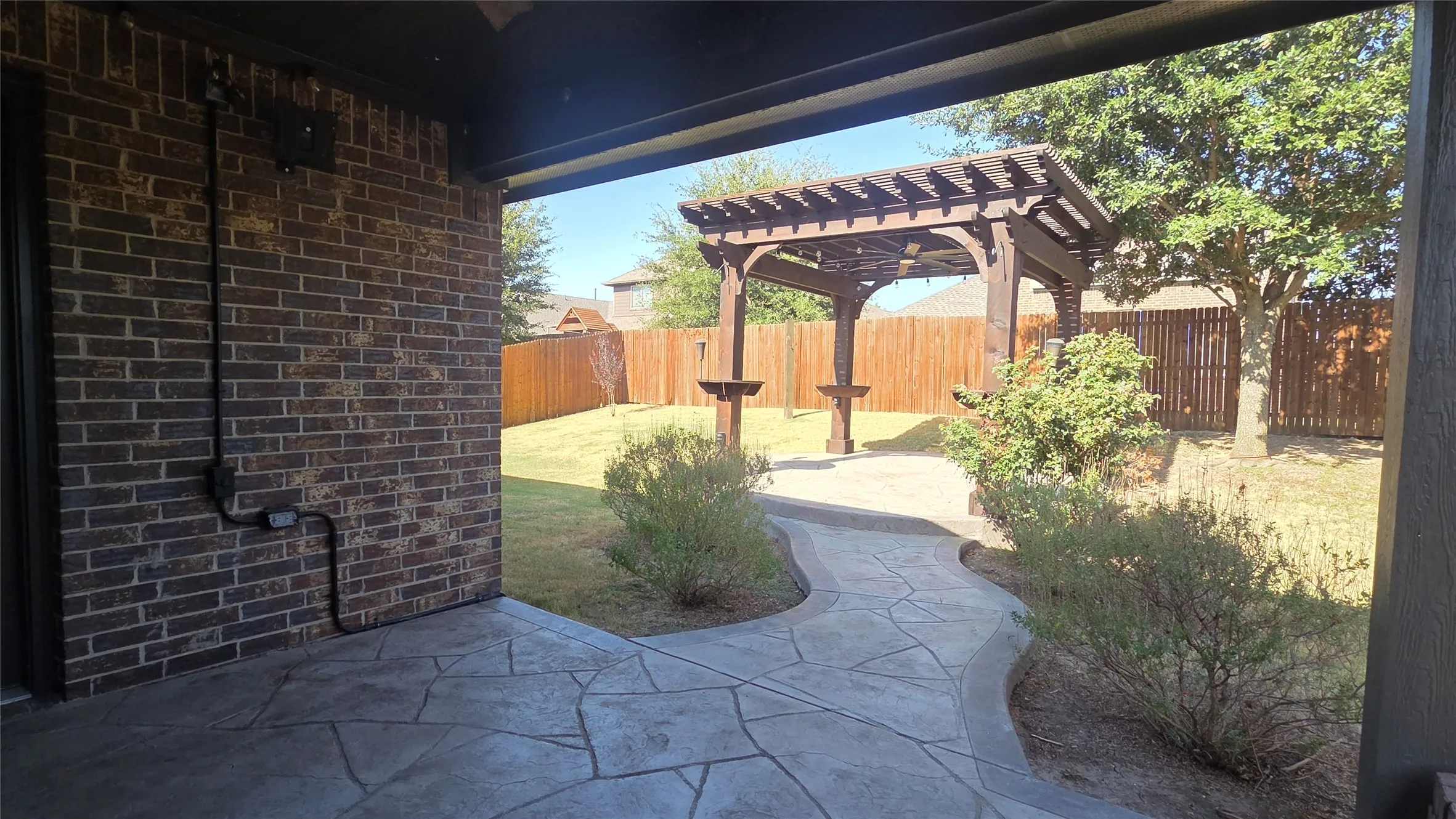 Single Family Residence For Rent in Collin County , 525 Bamborough Drive, Anna, Texas 75409, 4 Bedroom, 2 Bathroom, 2 Garage spaces, 2,045 Sqft, built in 2016, mls#21393728, Real Estate Agent in Anna, Homes For Rent in Collin county, Homes For Rent in Anna, Realtor in Anna Texas, Real Estate Brokerage Independent Realty Texas, Luminita Cordes Realtor