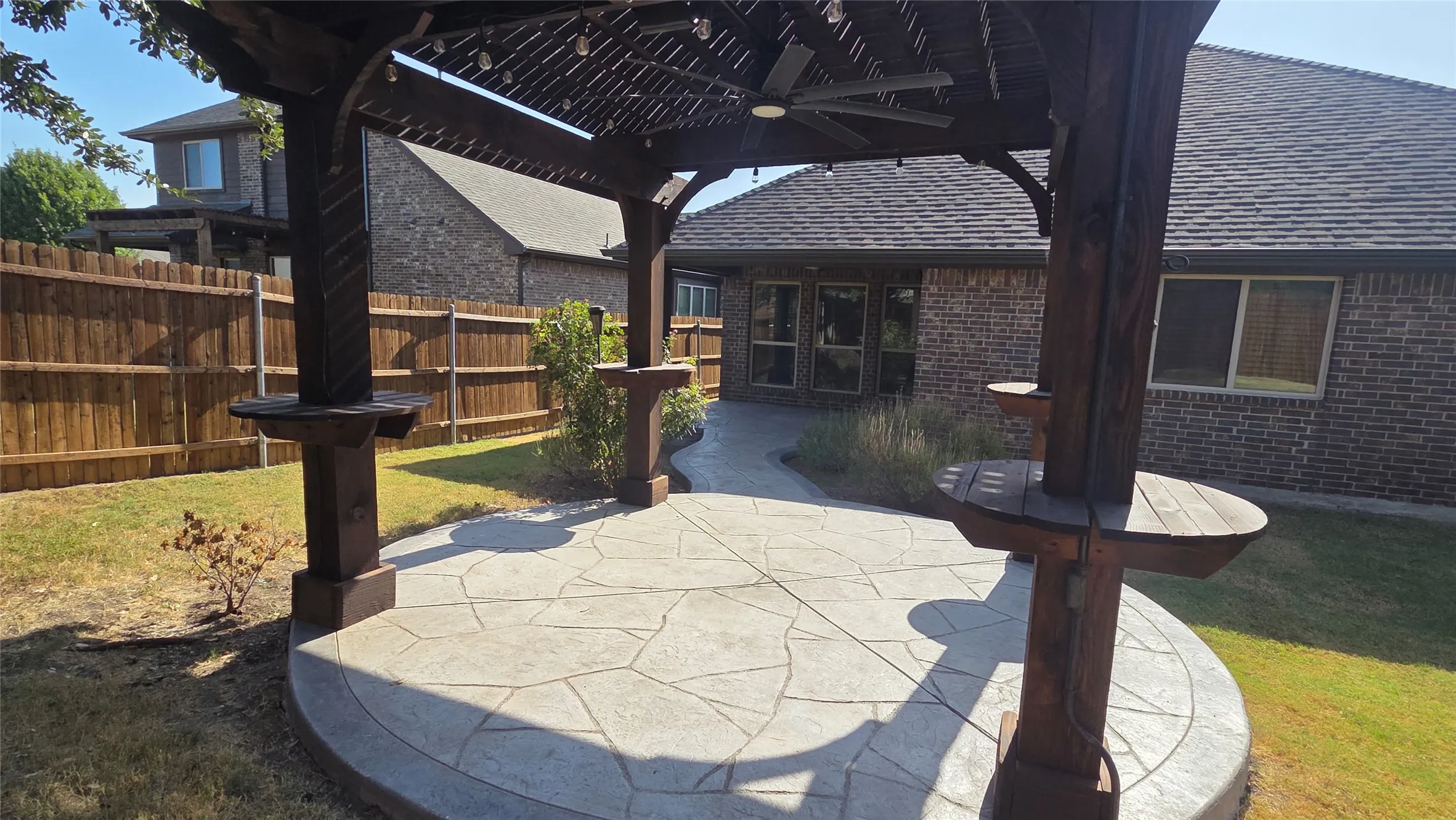Single Family Residence For Rent in Collin County , 525 Bamborough Drive, Anna, Texas 75409, 4 Bedroom, 2 Bathroom, 2 Garage spaces, 2,045 Sqft, built in 2016, mls#21393728, Real Estate Agent in Anna, Homes For Rent in Collin county, Homes For Rent in Anna, Realtor in Anna Texas, Real Estate Brokerage Independent Realty Texas, Luminita Cordes Realtor