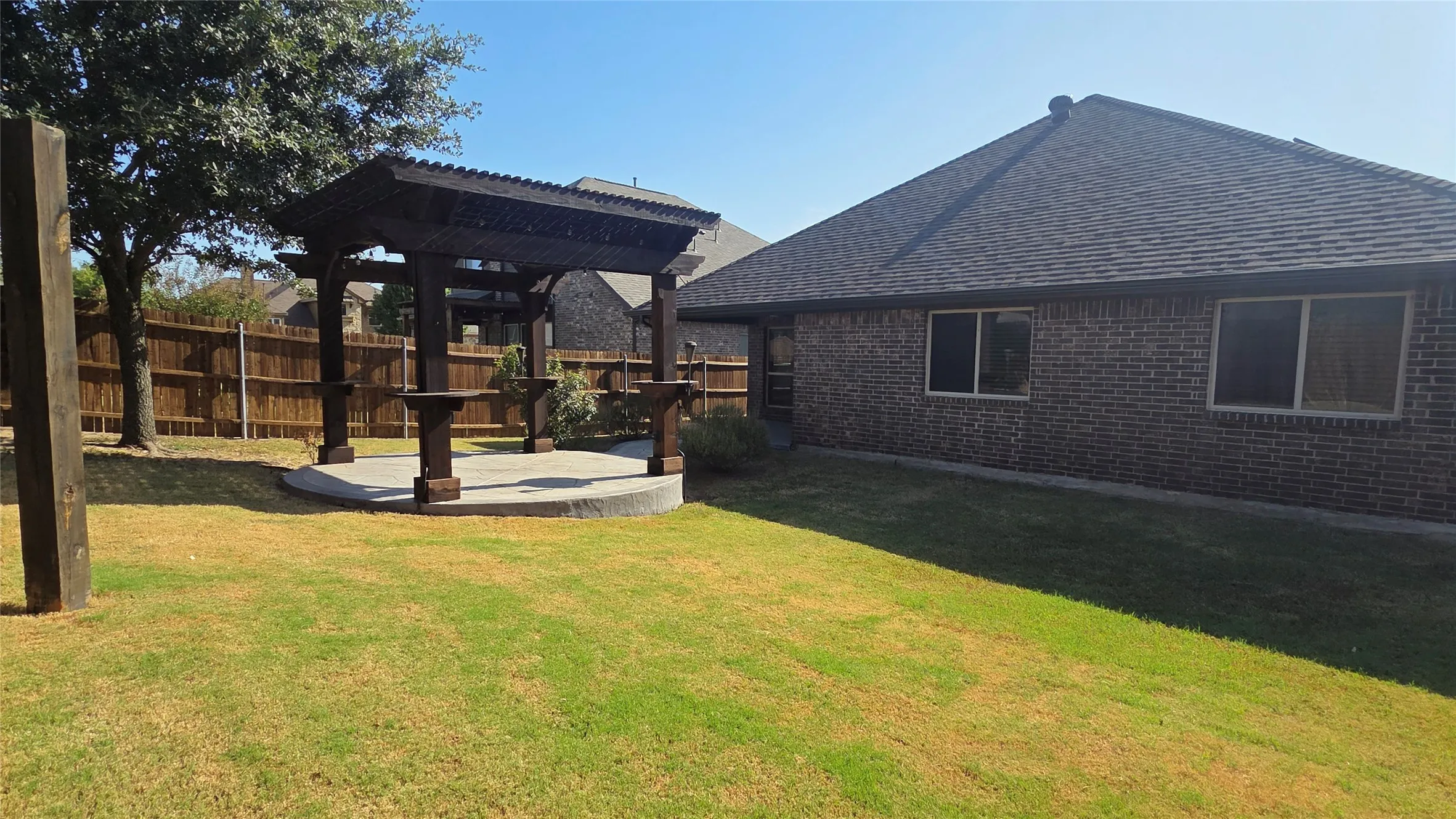 Single Family Residence For Rent in Collin County , 525 Bamborough Drive, Anna, Texas 75409, 4 Bedroom, 2 Bathroom, 2 Garage spaces, 2,045 Sqft, built in 2016, mls#21393728, Real Estate Agent in Anna, Homes For Rent in Collin county, Homes For Rent in Anna, Realtor in Anna Texas, Real Estate Brokerage Independent Realty Texas, Luminita Cordes Realtor