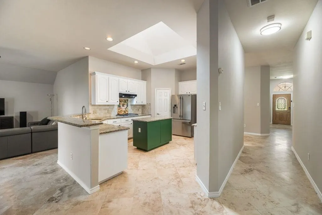 Single Family Residence For Rent in Tarrant County , 4736 Emerald Trace Way, Fort Worth, Texas 76244, 4 Bedroom, 2 Bathroom, 2 Garage spaces, 2,416 Sqft, built in 2001, mls#21392716, Real Estate Agent in Fort Worth, Homes For Rent in Tarrant county, Homes For Rent in Fort Worth, Realtor in Fort Worth Texas, Real Estate Brokerage Independent Realty Texas, Luminita Cordes Realtor