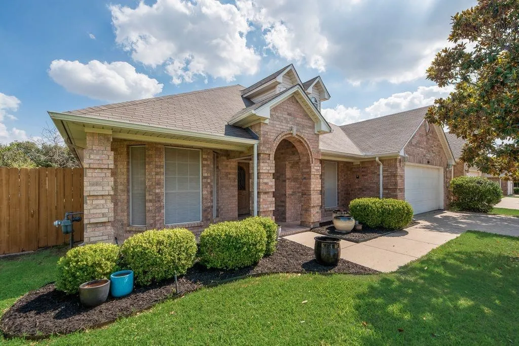 Single Family Residence For Rent in Tarrant County , 4736 Emerald Trace Way, Fort Worth, Texas 76244, 4 Bedroom, 2 Bathroom, 2 Garage spaces, 2,416 Sqft, built in 2001, mls#21392716, Real Estate Agent in Fort Worth, Homes For Rent in Tarrant county, Homes For Rent in Fort Worth, Realtor in Fort Worth Texas, Real Estate Brokerage Independent Realty Texas, Luminita Cordes Realtor