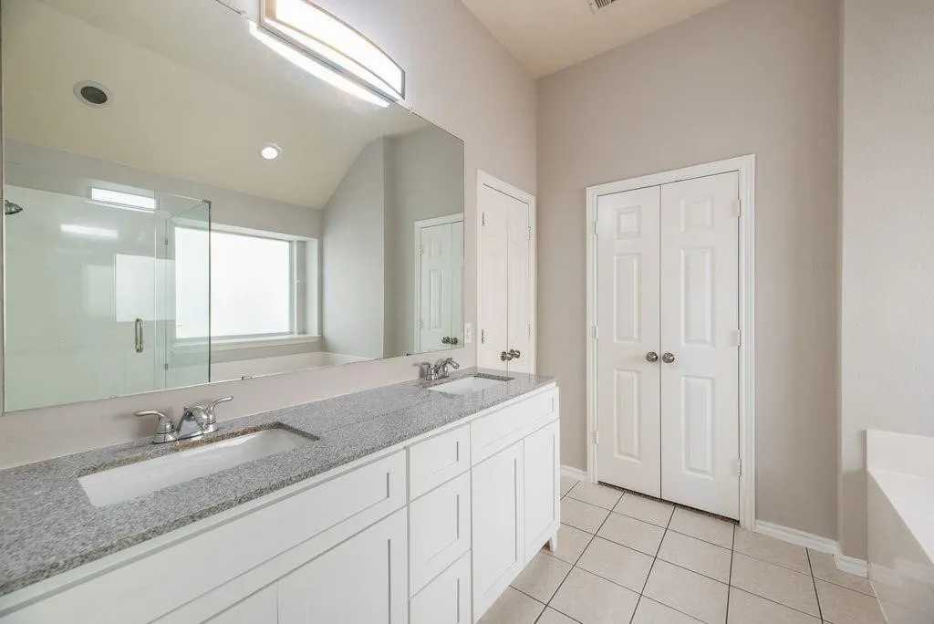 Single Family Residence For Rent in Tarrant County , 4736 Emerald Trace Way, Fort Worth, Texas 76244, 4 Bedroom, 2 Bathroom, 2 Garage spaces, 2,416 Sqft, built in 2001, mls#21392716, Real Estate Agent in Fort Worth, Homes For Rent in Tarrant county, Homes For Rent in Fort Worth, Realtor in Fort Worth Texas, Real Estate Brokerage Independent Realty Texas, Luminita Cordes Realtor