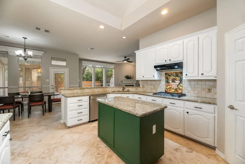 Single Family Residence For Rent in Tarrant County , 4736 Emerald Trace Way, Fort Worth, Texas 76244, 4 Bedroom, 2 Bathroom, 2 Garage spaces, 2,416 Sqft, built in 2001, mls#21392716, Real Estate Agent in Fort Worth, Homes For Rent in Tarrant county, Homes For Rent in Fort Worth, Realtor in Fort Worth Texas, Real Estate Brokerage Independent Realty Texas, Luminita Cordes Realtor