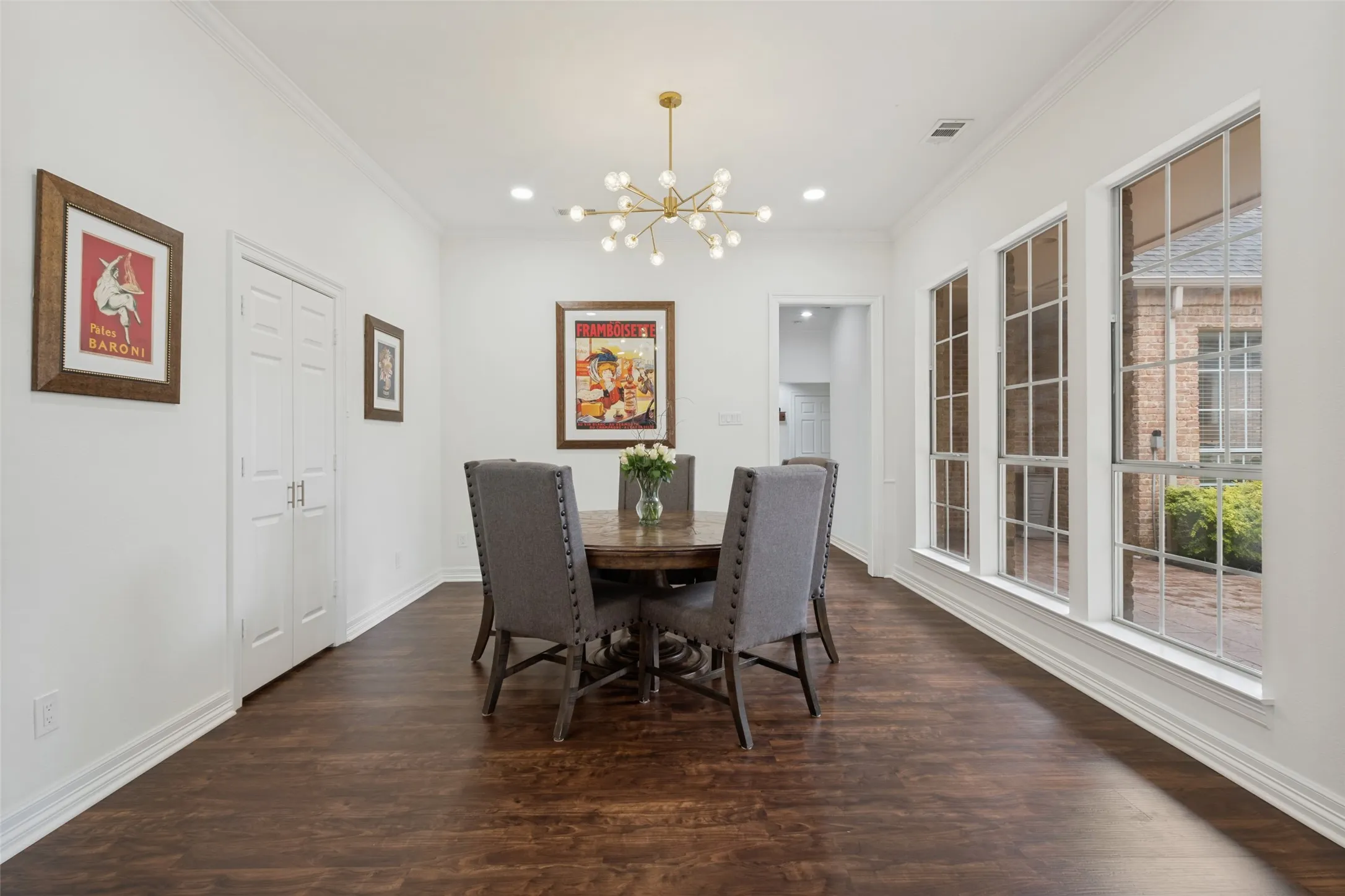 Single Family Residence For Sale in Dallas County , 7 Carmarthen Court, Dallas, Texas 75225, 4 Bedroom, 4 Bathroom, 2 Garage spaces, 4,469 Sqft, built in 1985, mls#21382669, Real Estate Agent in Dallas, Homes For Sale in Dallas county, Homes For Sale in Dallas, Realtor in Dallas Texas, Real Estate Brokerage Independent Realty Texas, Luminita Cordes Realtor