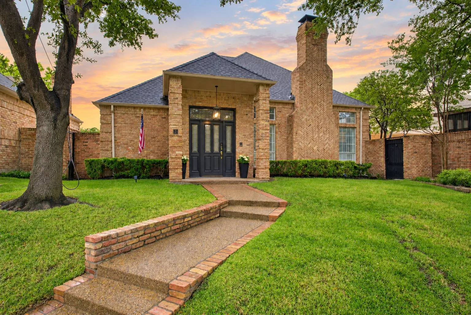 Single Family Residence For Sale in Dallas County , 7 Carmarthen Court, Dallas, Texas 75225, 4 Bedroom, 4 Bathroom, 2 Garage spaces, 4,469 Sqft, built in 1985, mls#21382669, Real Estate Agent in Dallas, Homes For Sale in Dallas county, Homes For Sale in Dallas, Realtor in Dallas Texas, Real Estate Brokerage Independent Realty Texas, Luminita Cordes Realtor
