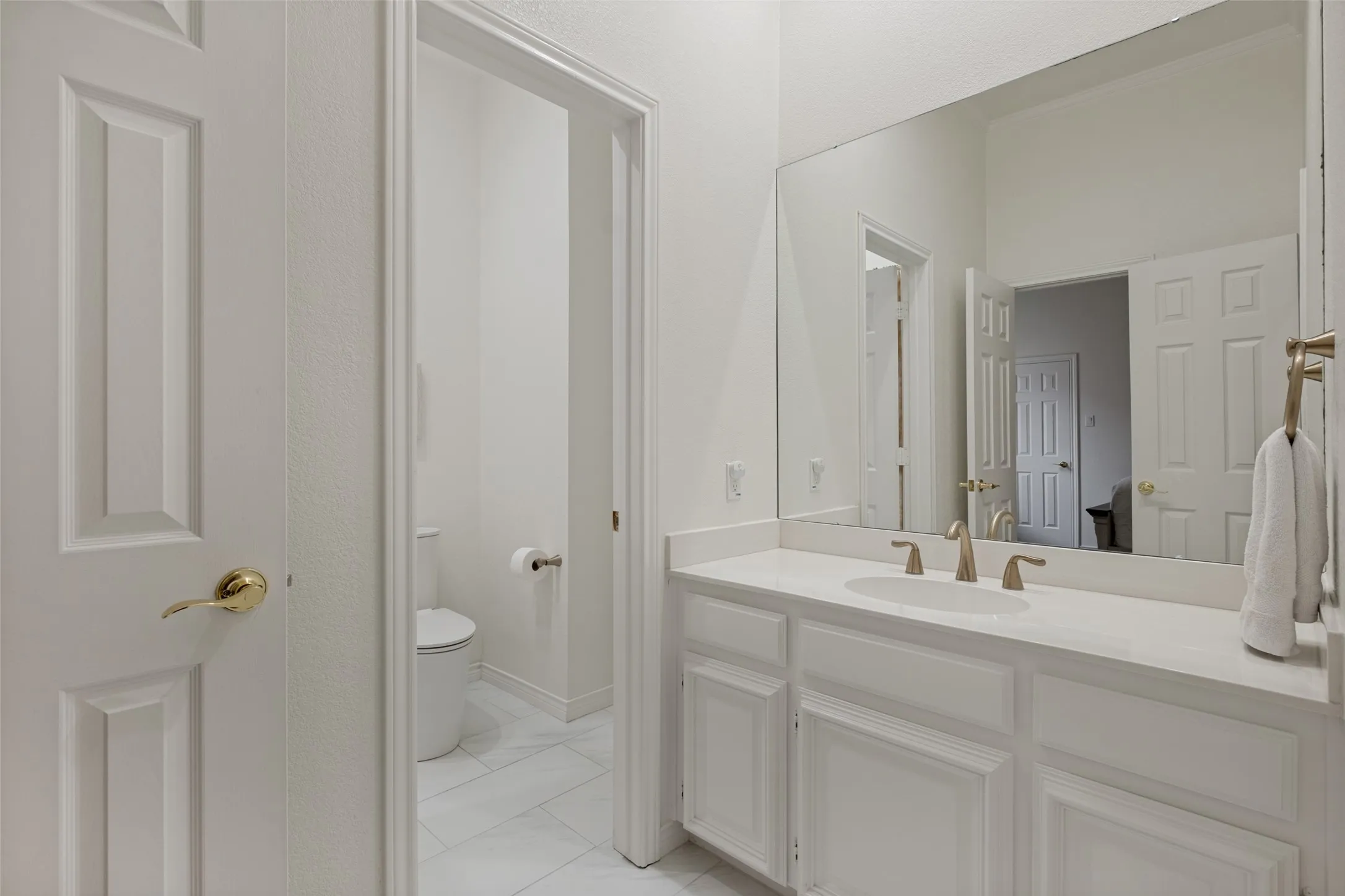 Single Family Residence For Sale in Dallas County , 7 Carmarthen Court, Dallas, Texas 75225, 4 Bedroom, 4 Bathroom, 2 Garage spaces, 4,469 Sqft, built in 1985, mls#21382669, Real Estate Agent in Dallas, Homes For Sale in Dallas county, Homes For Sale in Dallas, Realtor in Dallas Texas, Real Estate Brokerage Independent Realty Texas, Luminita Cordes Realtor