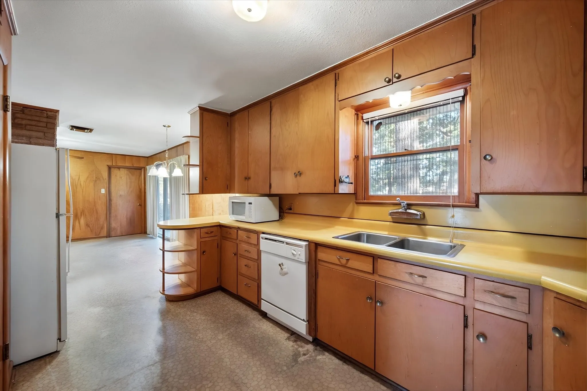 Single Family Residence For Sale in Navarro County , 1412 Oaklawn Drive, Corsicana, Texas 75110, 3 Bedroom, 2 Bathroom, Garage spaces, 1,821 Sqft, built in 1956, mls#21390839, Real Estate Agent in Corsicana, Homes For Sale in Navarro county, Homes For Sale in Corsicana, Realtor in Corsicana Texas, Real Estate Brokerage Independent Realty Texas, Luminita Cordes Realtor