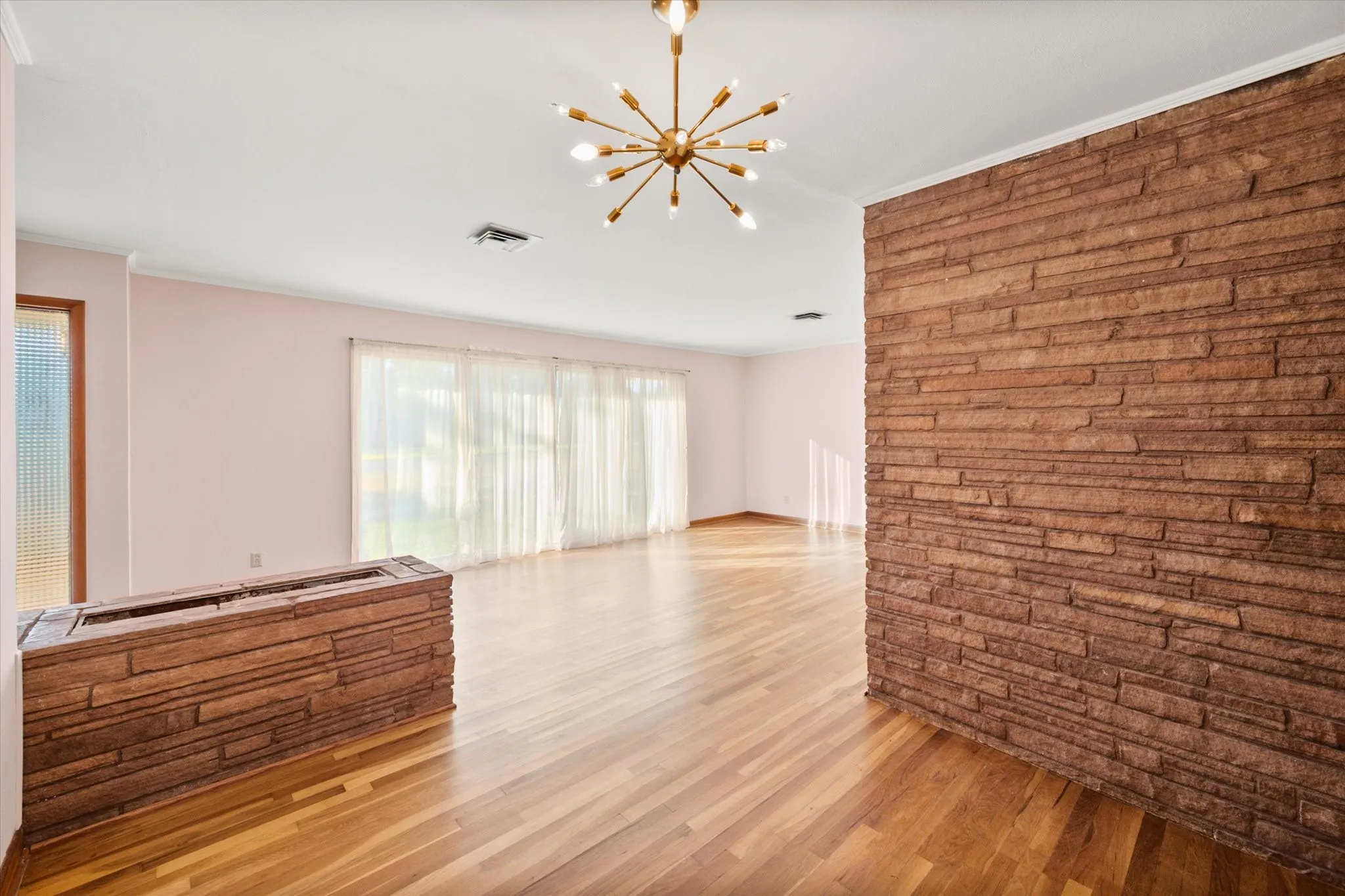 Single Family Residence For Sale in Navarro County , 1412 Oaklawn Drive, Corsicana, Texas 75110, 3 Bedroom, 2 Bathroom, Garage spaces, 1,821 Sqft, built in 1956, mls#21390839, Real Estate Agent in Corsicana, Homes For Sale in Navarro county, Homes For Sale in Corsicana, Realtor in Corsicana Texas, Real Estate Brokerage Independent Realty Texas, Luminita Cordes Realtor
