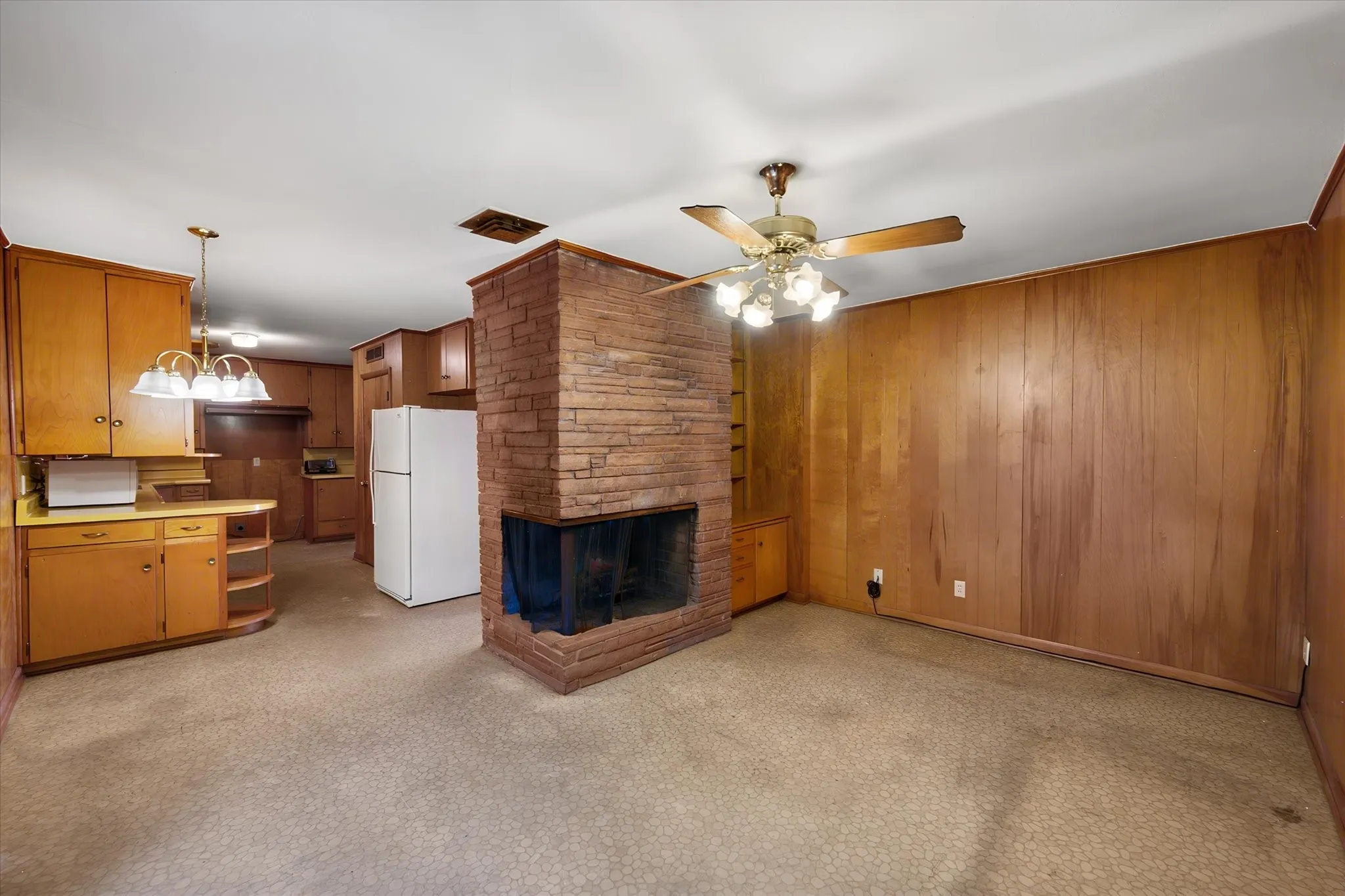 Single Family Residence For Sale in Navarro County , 1412 Oaklawn Drive, Corsicana, Texas 75110, 3 Bedroom, 2 Bathroom, Garage spaces, 1,821 Sqft, built in 1956, mls#21390839, Real Estate Agent in Corsicana, Homes For Sale in Navarro county, Homes For Sale in Corsicana, Realtor in Corsicana Texas, Real Estate Brokerage Independent Realty Texas, Luminita Cordes Realtor