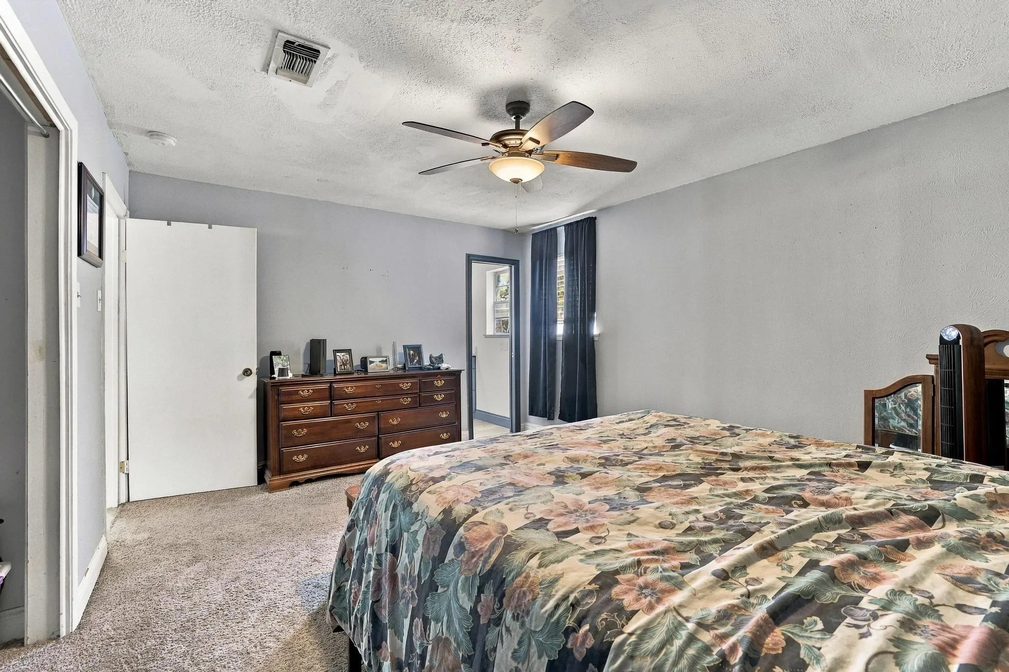 Single Family Residence For Sale in Grayson County , 928 Maple Street, Howe, Texas 75459, 4 Bedroom, 2 Bathroom, Garage spaces, 1,545 Sqft, built in 1976, mls#21392480, Real Estate Agent in Howe, Homes For Sale in Grayson county, Homes For Sale in Howe, Realtor in Howe Texas, Real Estate Brokerage Independent Realty Texas, Luminita Cordes Realtor
