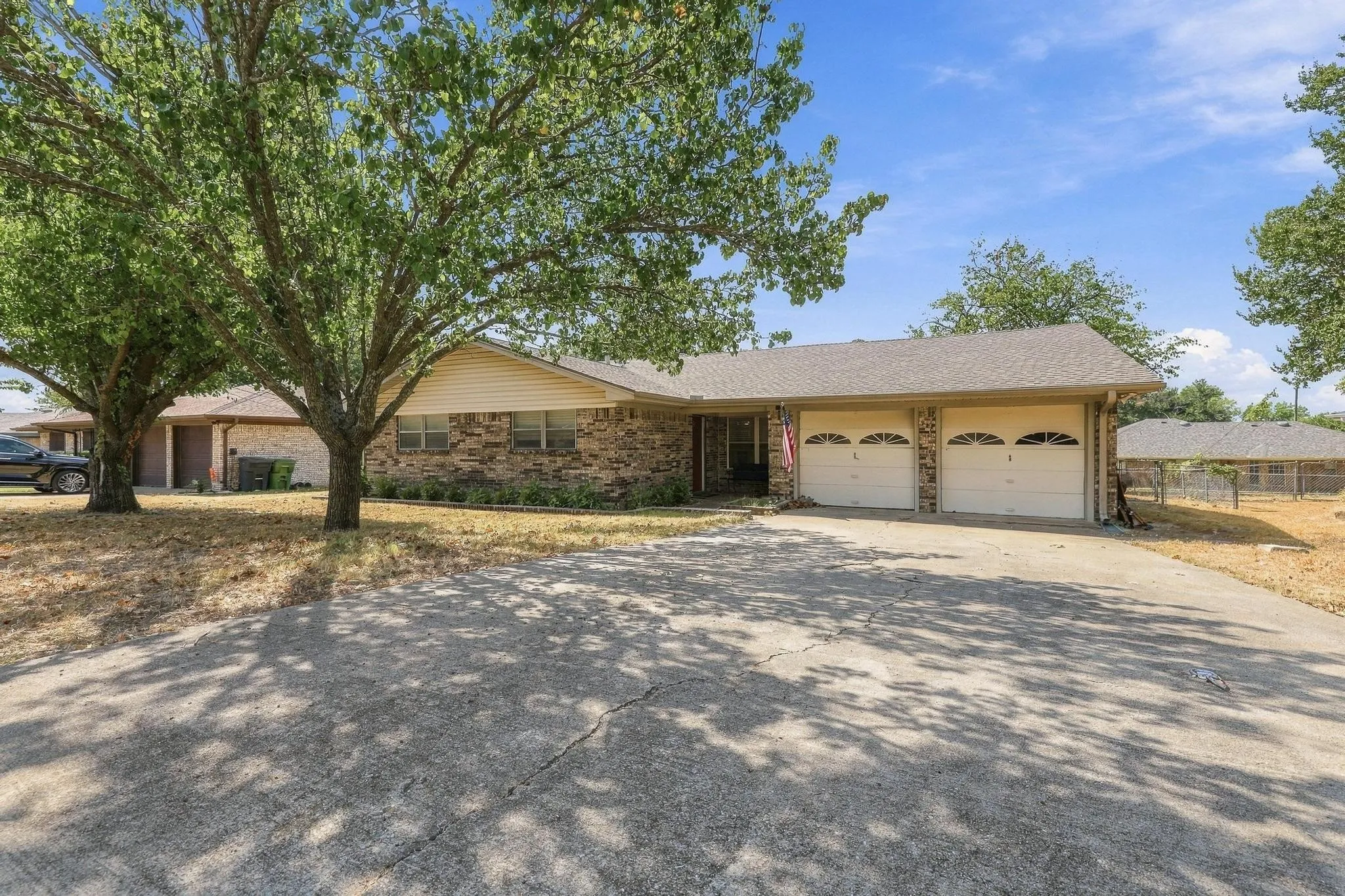 Single Family Residence For Sale in Grayson County , 928 Maple Street, Howe, Texas 75459, 4 Bedroom, 2 Bathroom, Garage spaces, 1,545 Sqft, built in 1976, mls#21392480, Real Estate Agent in Howe, Homes For Sale in Grayson county, Homes For Sale in Howe, Realtor in Howe Texas, Real Estate Brokerage Independent Realty Texas, Luminita Cordes Realtor
