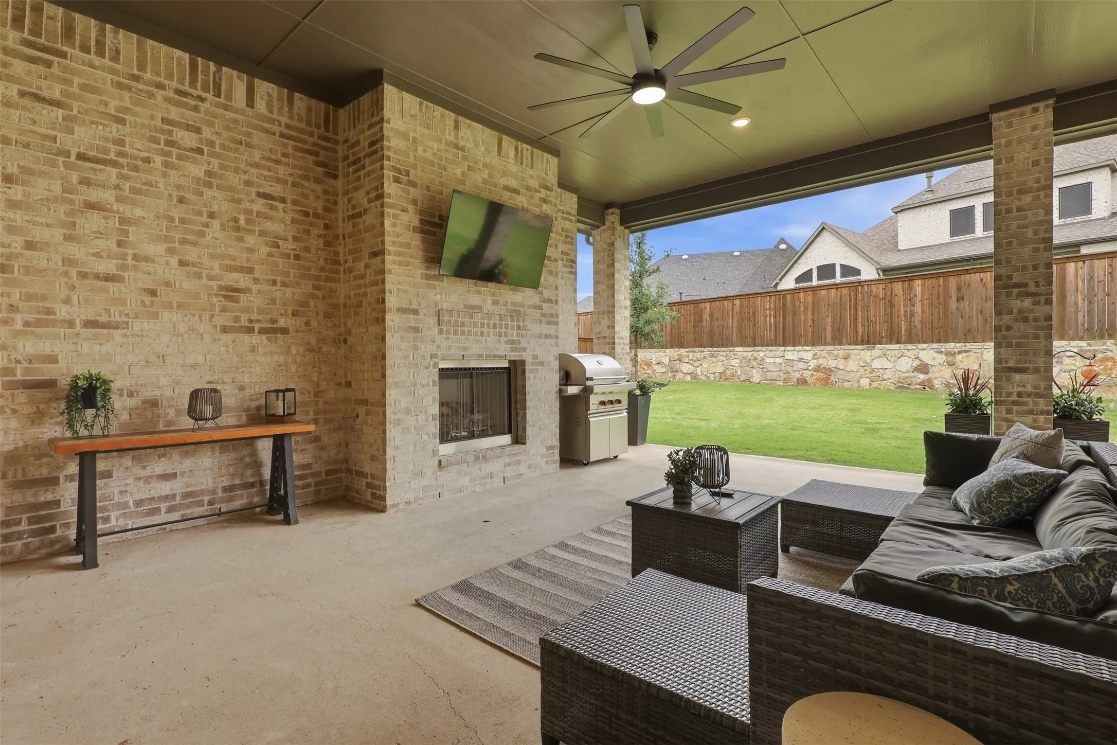 Endless options for outdoor entertaining.