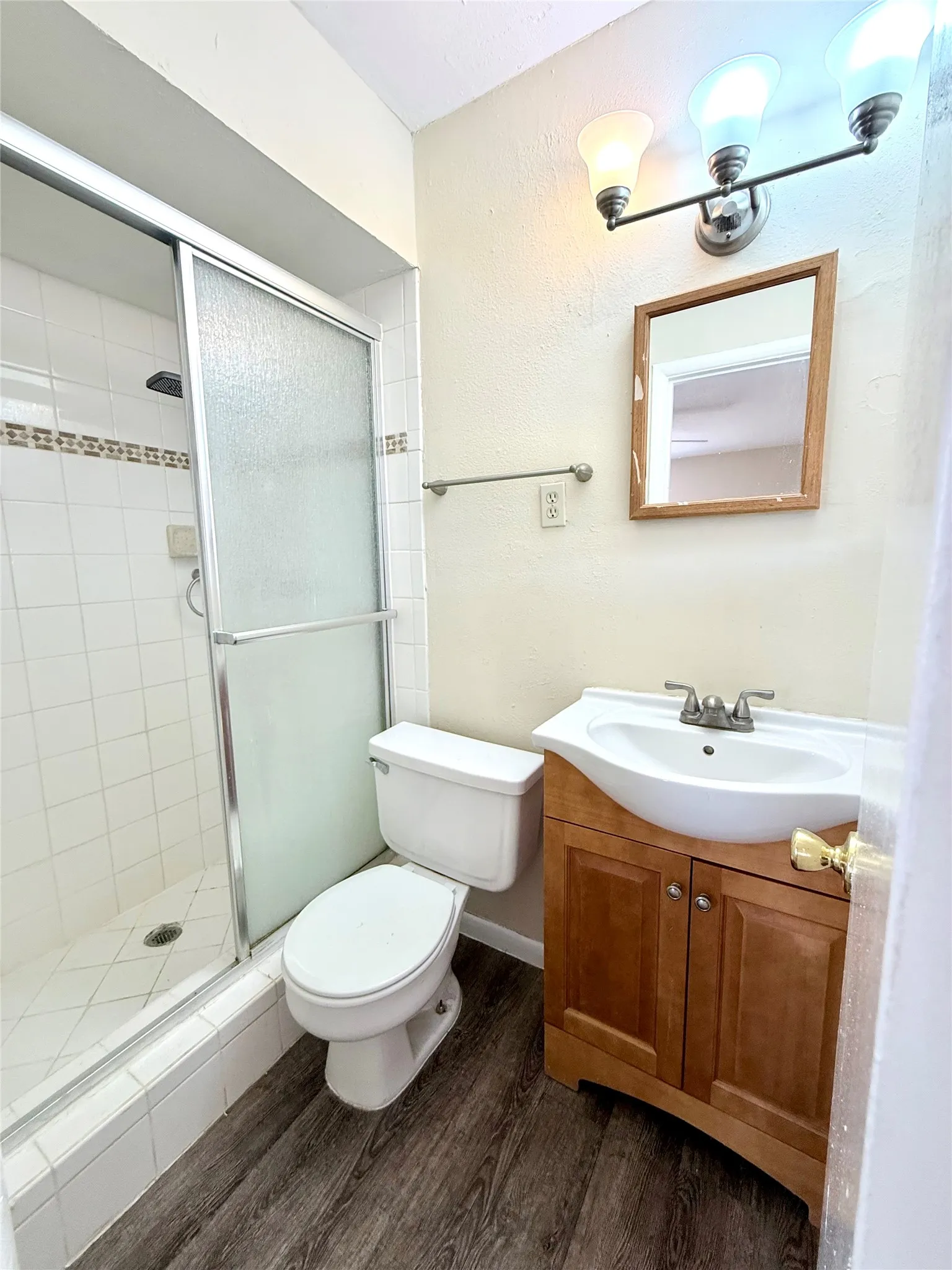 Single Family Residence For Sale in Dallas County , 1310 Hampshire Lane, Richardson, Texas 75080, 3 Bedroom, 2 Bathroom, 2 Garage spaces, 1,199 Sqft, built in 1959, mls#21393737, Real Estate Agent in Richardson, Homes For Sale in Dallas county, Homes For Sale in Richardson, Realtor in Richardson Texas, Real Estate Brokerage Independent Realty Texas, Luminita Cordes Realtor