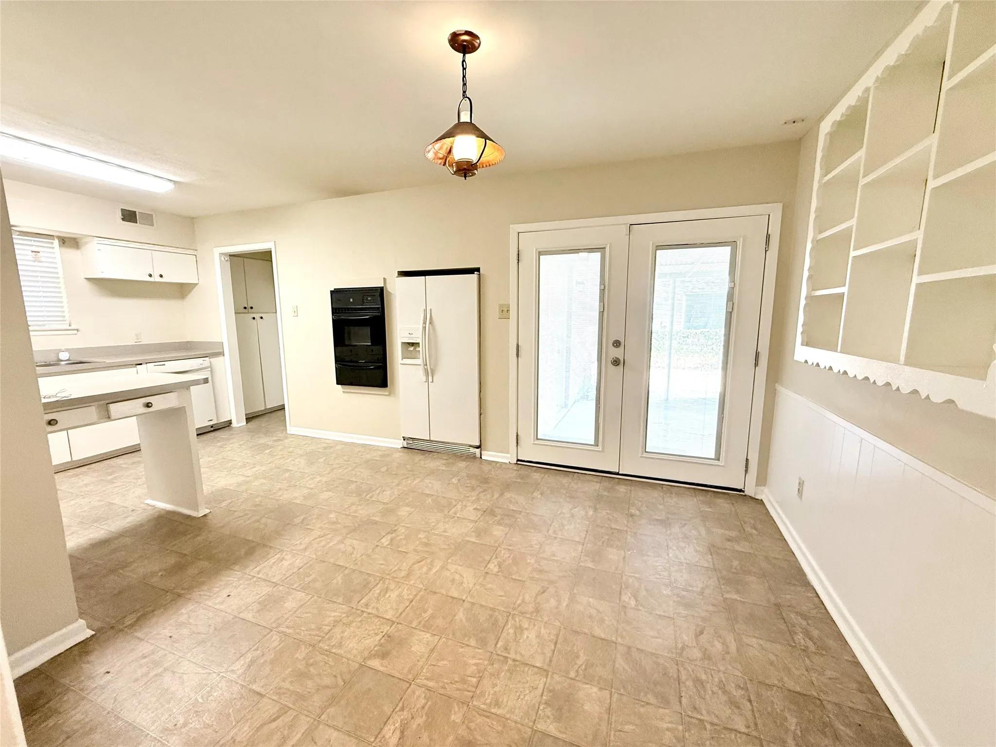 Single Family Residence For Sale in Dallas County , 1310 Hampshire Lane, Richardson, Texas 75080, 3 Bedroom, 2 Bathroom, 2 Garage spaces, 1,199 Sqft, built in 1959, mls#21393737, Real Estate Agent in Richardson, Homes For Sale in Dallas county, Homes For Sale in Richardson, Realtor in Richardson Texas, Real Estate Brokerage Independent Realty Texas, Luminita Cordes Realtor