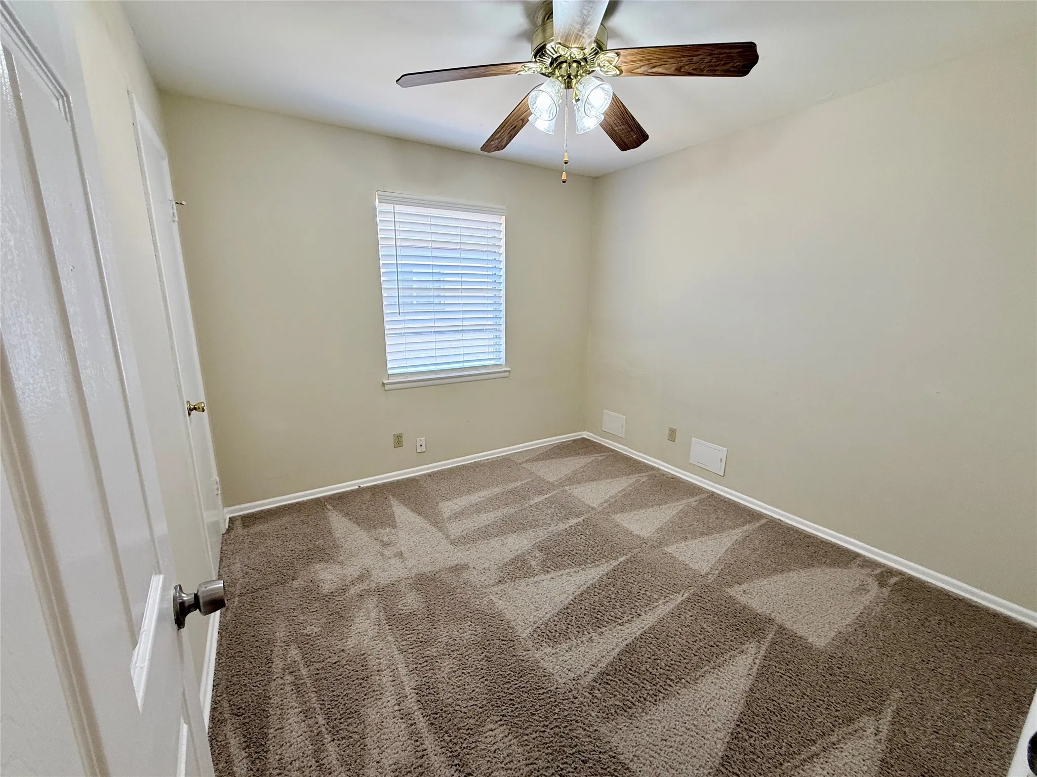 Single Family Residence For Sale in Dallas County , 1310 Hampshire Lane, Richardson, Texas 75080, 3 Bedroom, 2 Bathroom, 2 Garage spaces, 1,199 Sqft, built in 1959, mls#21393737, Real Estate Agent in Richardson, Homes For Sale in Dallas county, Homes For Sale in Richardson, Realtor in Richardson Texas, Real Estate Brokerage Independent Realty Texas, Luminita Cordes Realtor