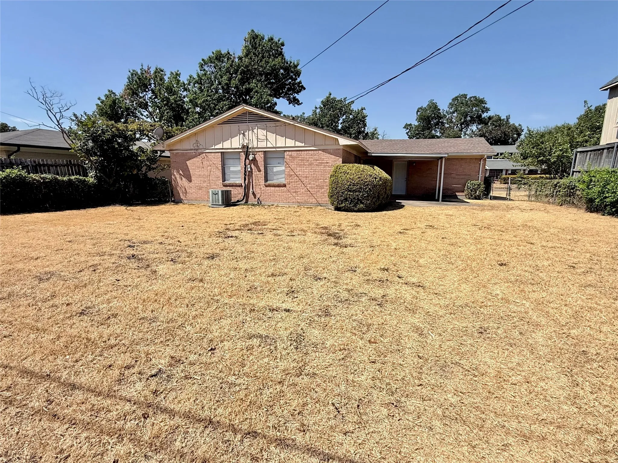 Single Family Residence For Sale in Dallas County , 1310 Hampshire Lane, Richardson, Texas 75080, 3 Bedroom, 2 Bathroom, 2 Garage spaces, 1,199 Sqft, built in 1959, mls#21393737, Real Estate Agent in Richardson, Homes For Sale in Dallas county, Homes For Sale in Richardson, Realtor in Richardson Texas, Real Estate Brokerage Independent Realty Texas, Luminita Cordes Realtor